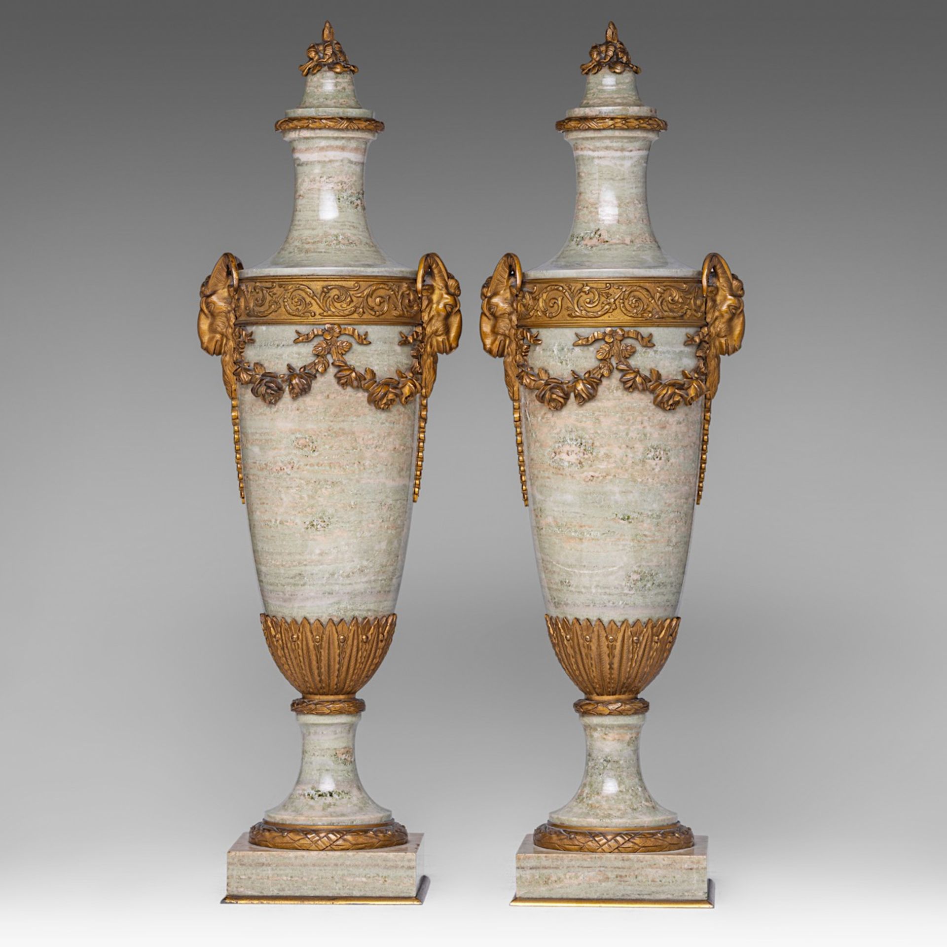 A fine pair of Neoclassical oblong cassolettes, marble with gilt bronze mounts, H 56 cm - Bild 3 aus 6