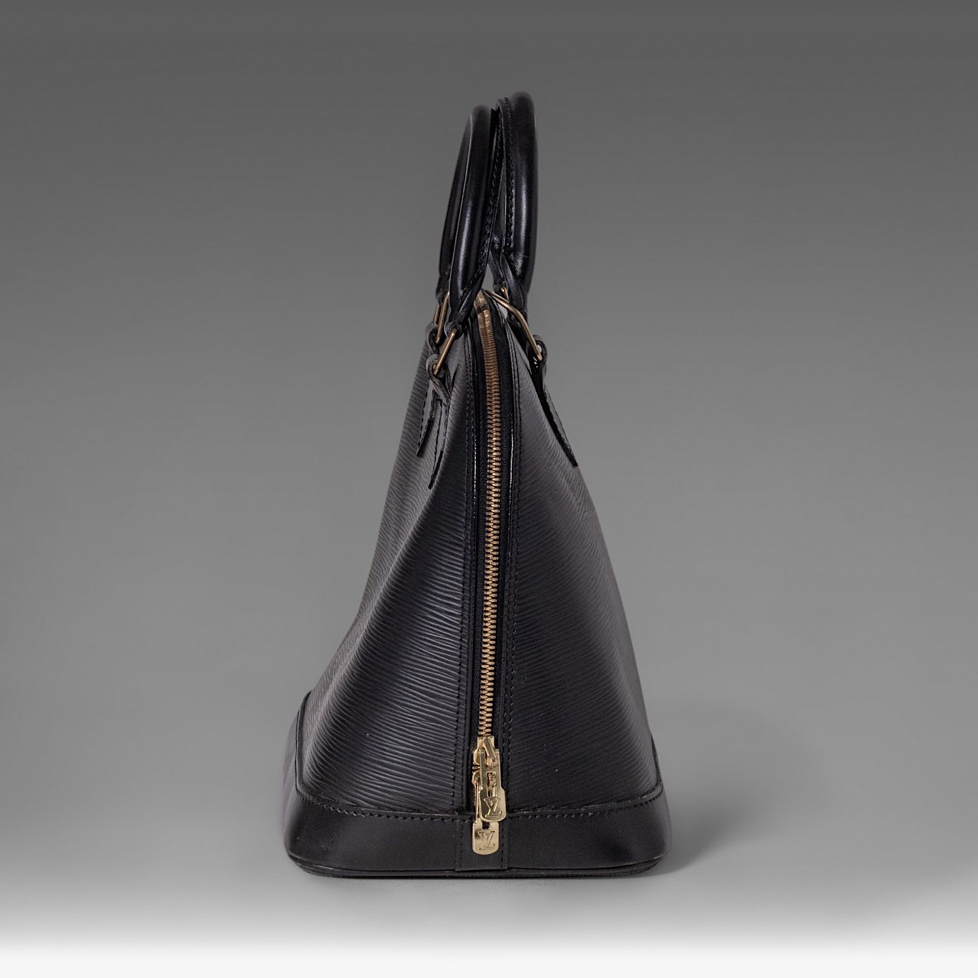 Two various Louis Vuitton handbags in black epi leather - Bild 15 aus 22