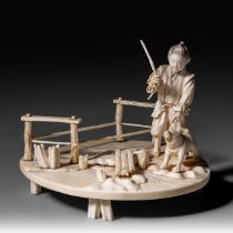 A Japanese Meiji-period ivory okimono, H 9,7 - W 11,9 cm / 171 g (+)