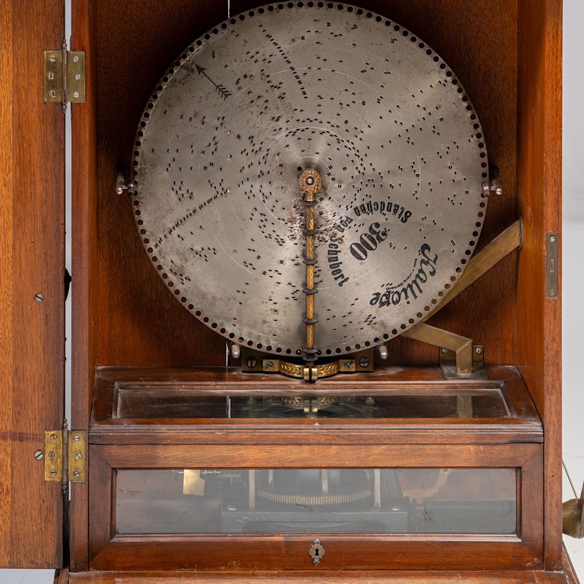 A German walnut polyphon, including 28 music discs, H 97 - W 70 - D 42 cm - Bild 7 aus 10