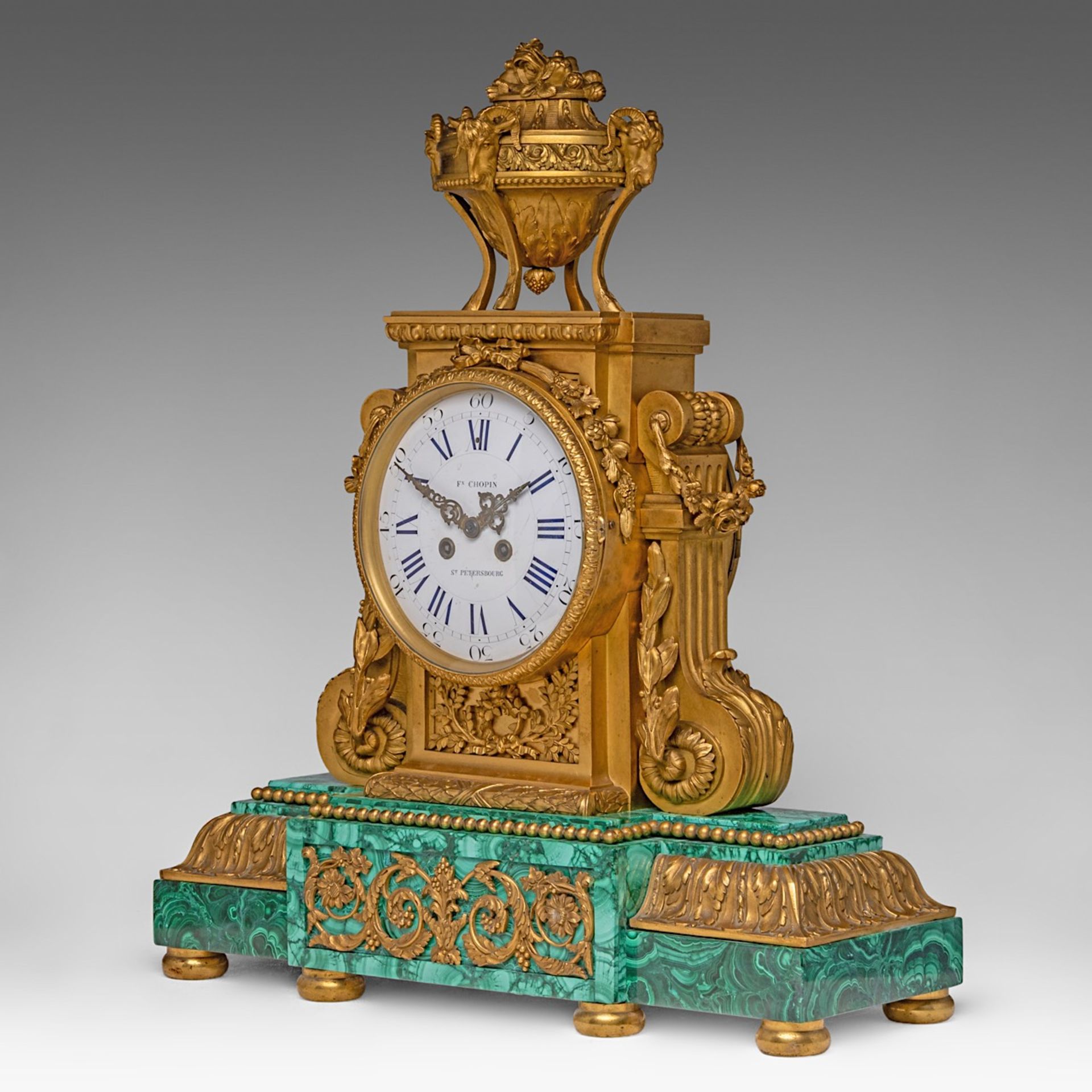 An imposing Neoclassical malachite and gilt bronze mantle clock, Chopin Felix factory, Saint Petersb - Bild 2 aus 7