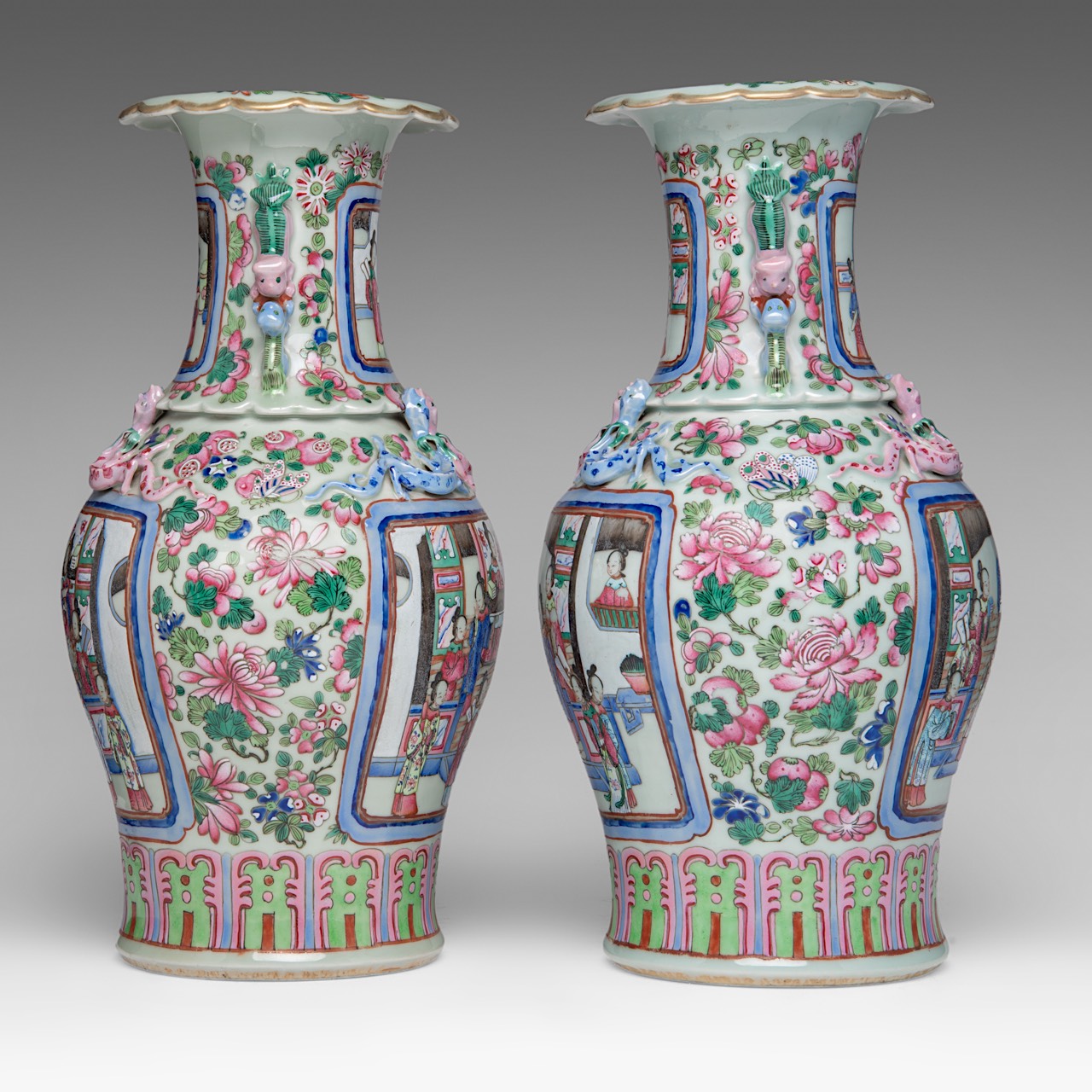 A fine pair of Chinese famille rose 'Beauties in a Chamber' vases, 19thC, H 44 cm - Image 4 of 6