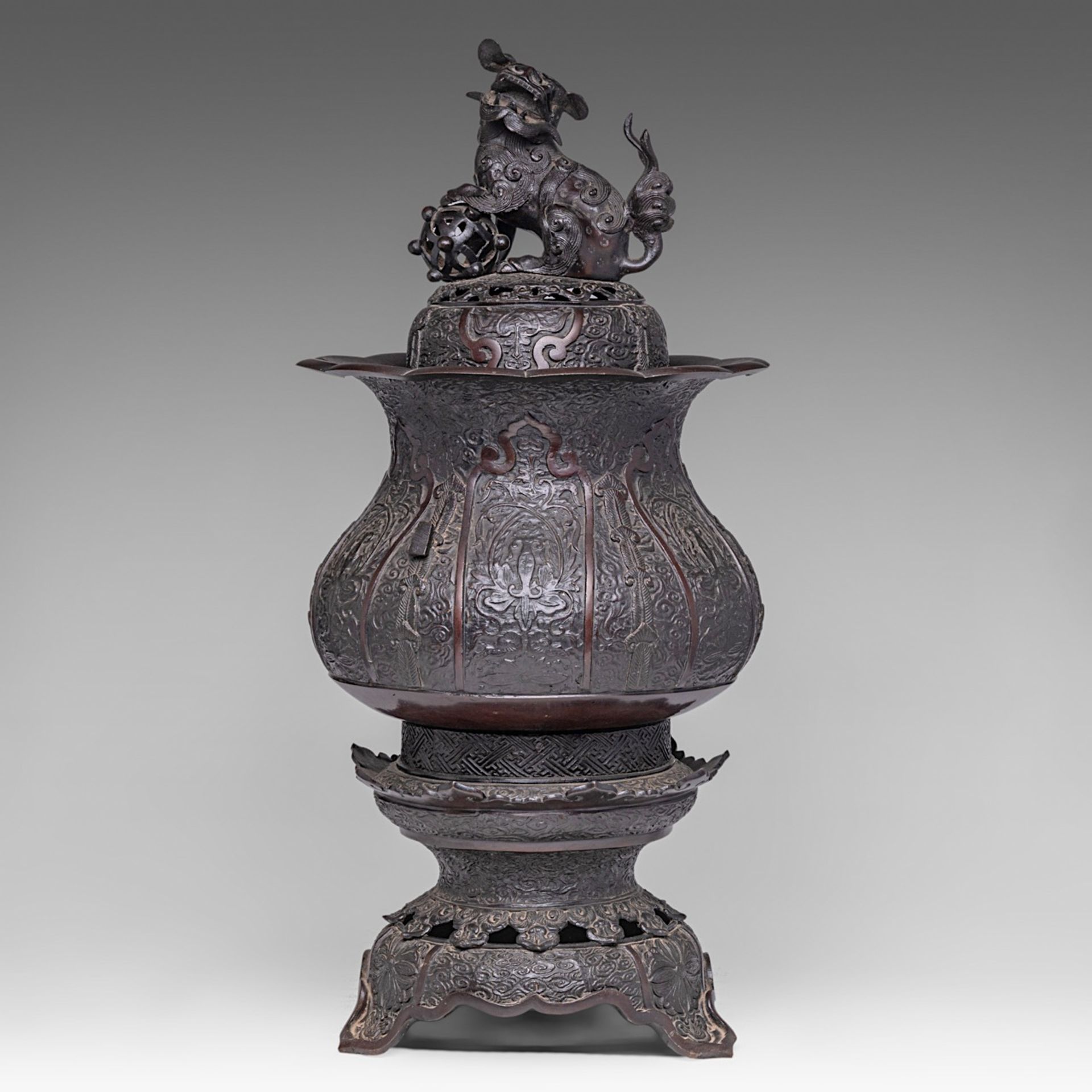 A large Japanese bronze censer with a shishi on top, Meiji period (1868-1912), H 60 cm