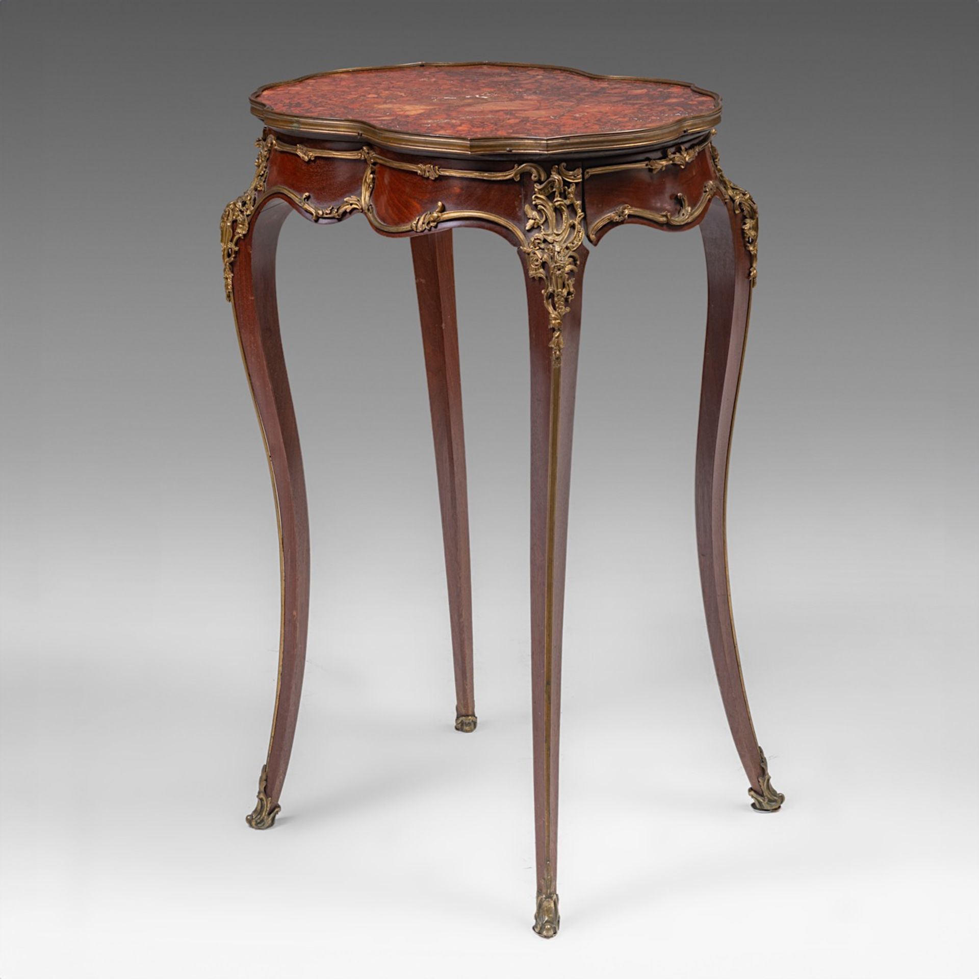 A mahogany marble-topped Louis XV (1723-1774) occasional table with gilt bronze mounts, H 77,5 cm -