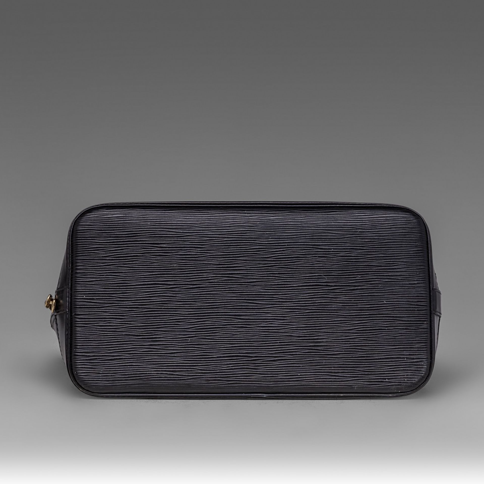 Two various Louis Vuitton handbags in black epi leather - Bild 18 aus 22