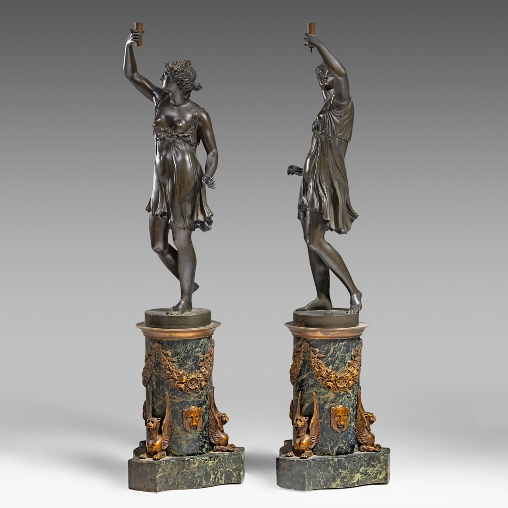 A pair of Empire style patinated bronze and vert de mer marble figural sculptures, H 86 cm - Bild 2 aus 6