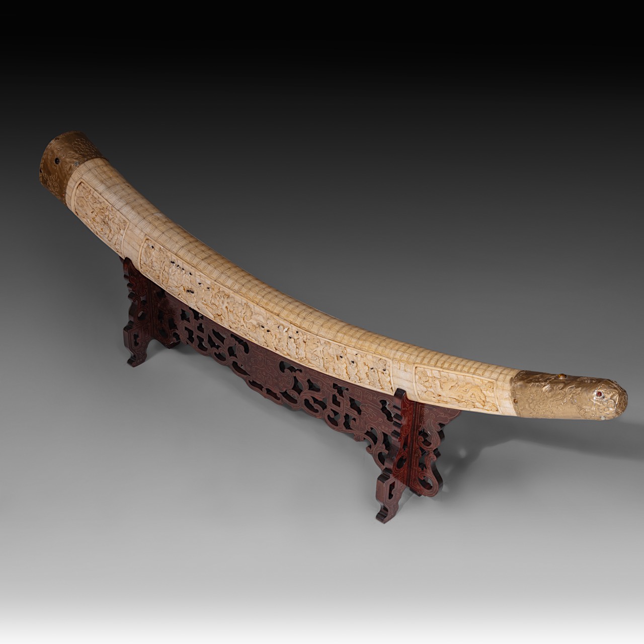 Tusk made from sculpted bone slats, Qing/Republic period, inner arch 165 cm - outer arch 175 cm - Image 5 of 13