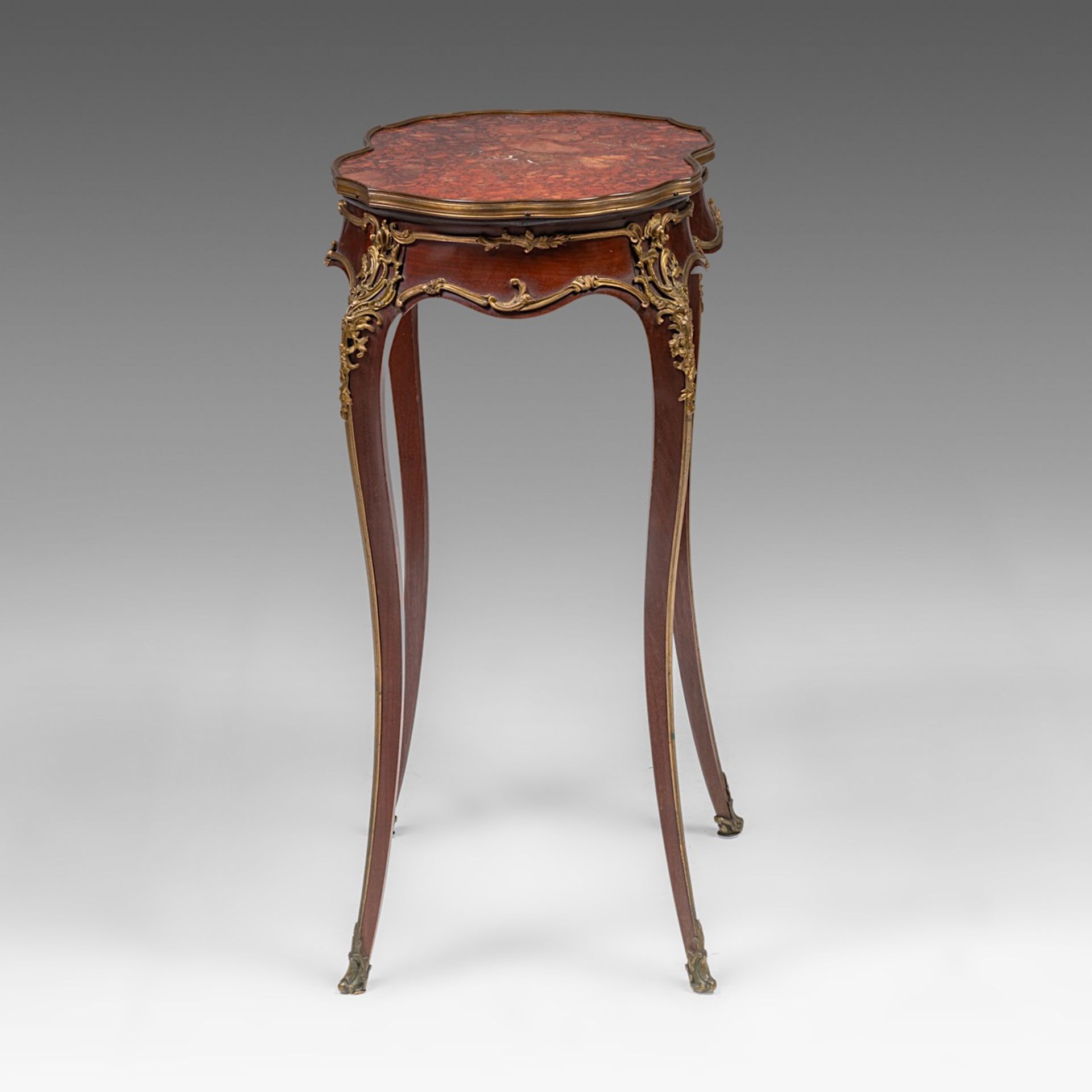 A mahogany marble-topped Louis XV (1723-1774) occasional table with gilt bronze mounts, H 77,5 cm - - Bild 5 aus 9