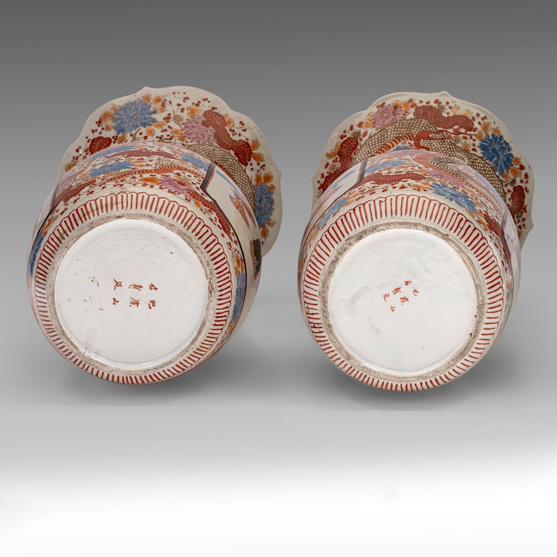 A pair of large Japanese Imari vases, 20thC, H 73 cm - Bild 6 aus 6