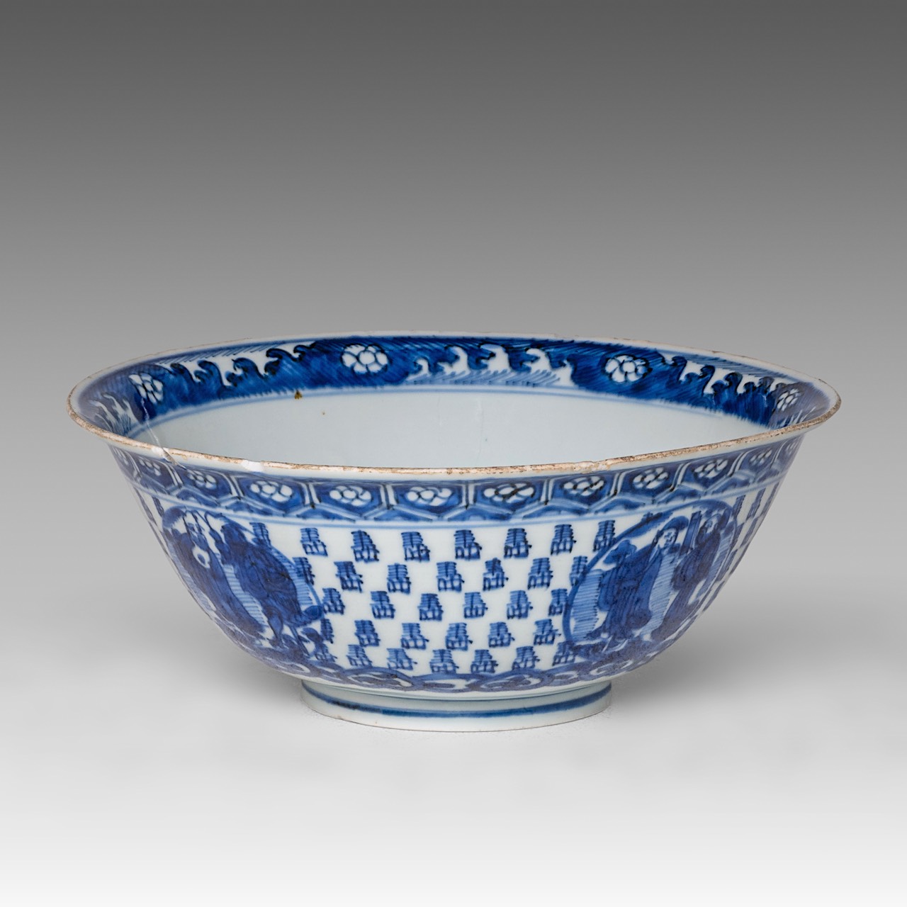 A Chinese blue and white 'Luohan' bowl, Wanli period, Ming dynasty, H 9 - dia 22,5 cm - Image 6 of 8