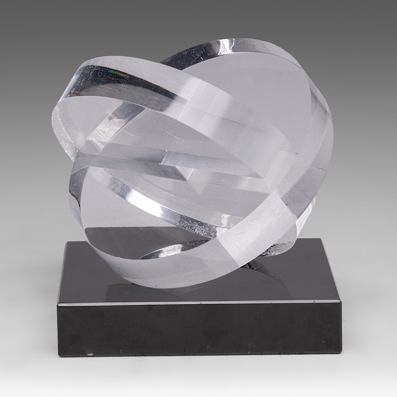 Hilde Van Sumere (1932-2013), 'Weerspiegeling', plexi on a black marble base, H 20 cm (total) - Image 5 of 9