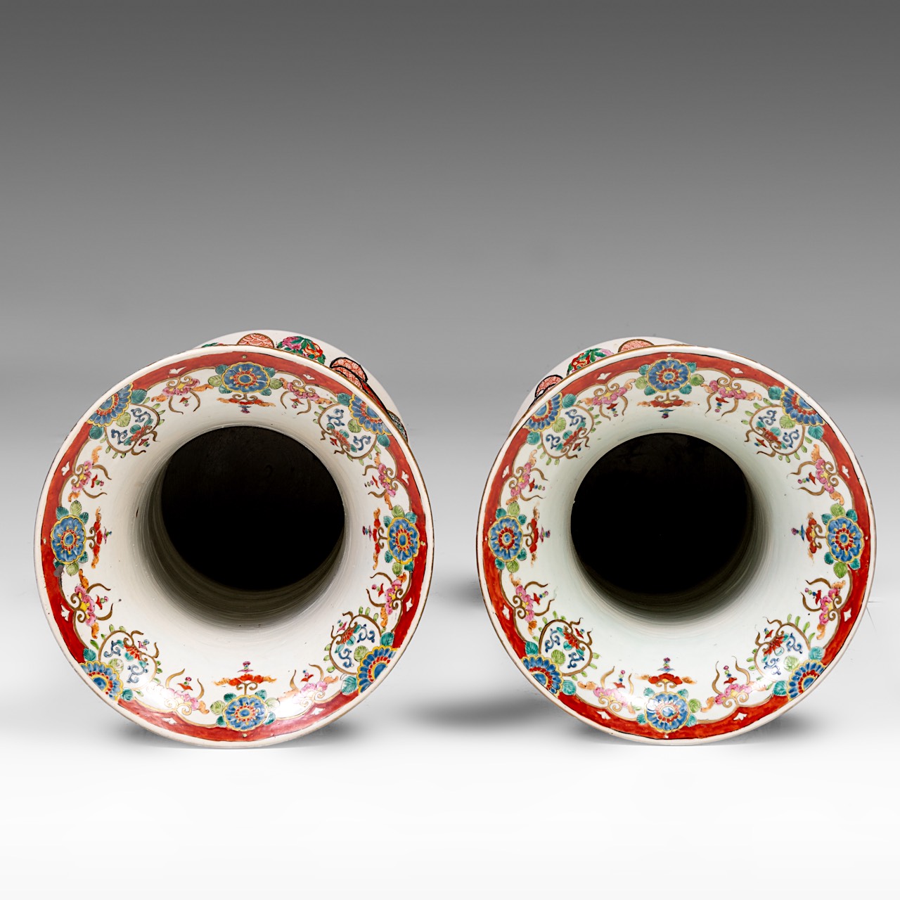 A pair of Japanese Kutani trumpet beaker vases, Meiji-period (1868-1912), H 68 cm - Image 5 of 6