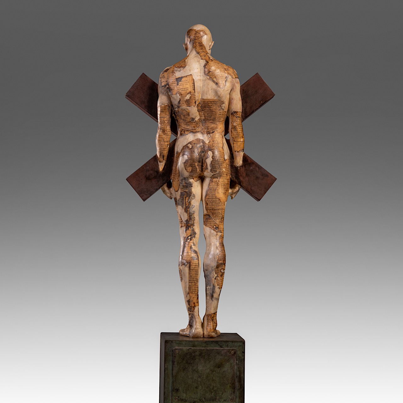 Josep Bofill (1942), male figure, mixed media (bronze, resin, newspaper), 1/3, H: 172 cm (+) - Image 11 of 12