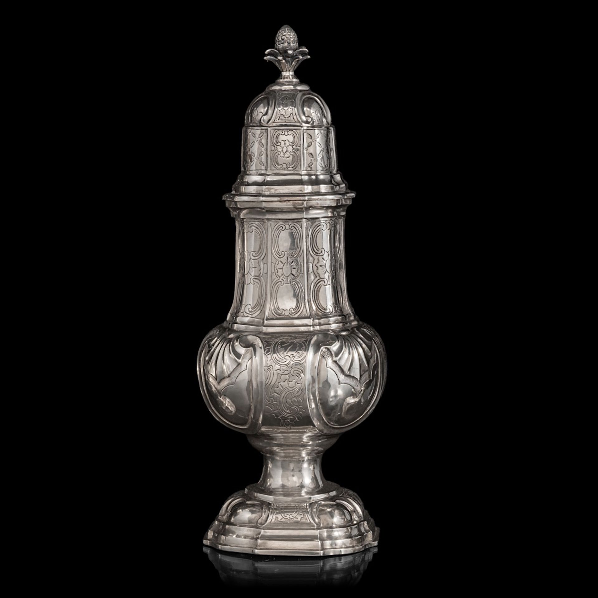 An 18thC silver mustard pot, Brussels hallmark, year letter (17)58, weight: ca 306 g (excl pewter in - Bild 3 aus 9