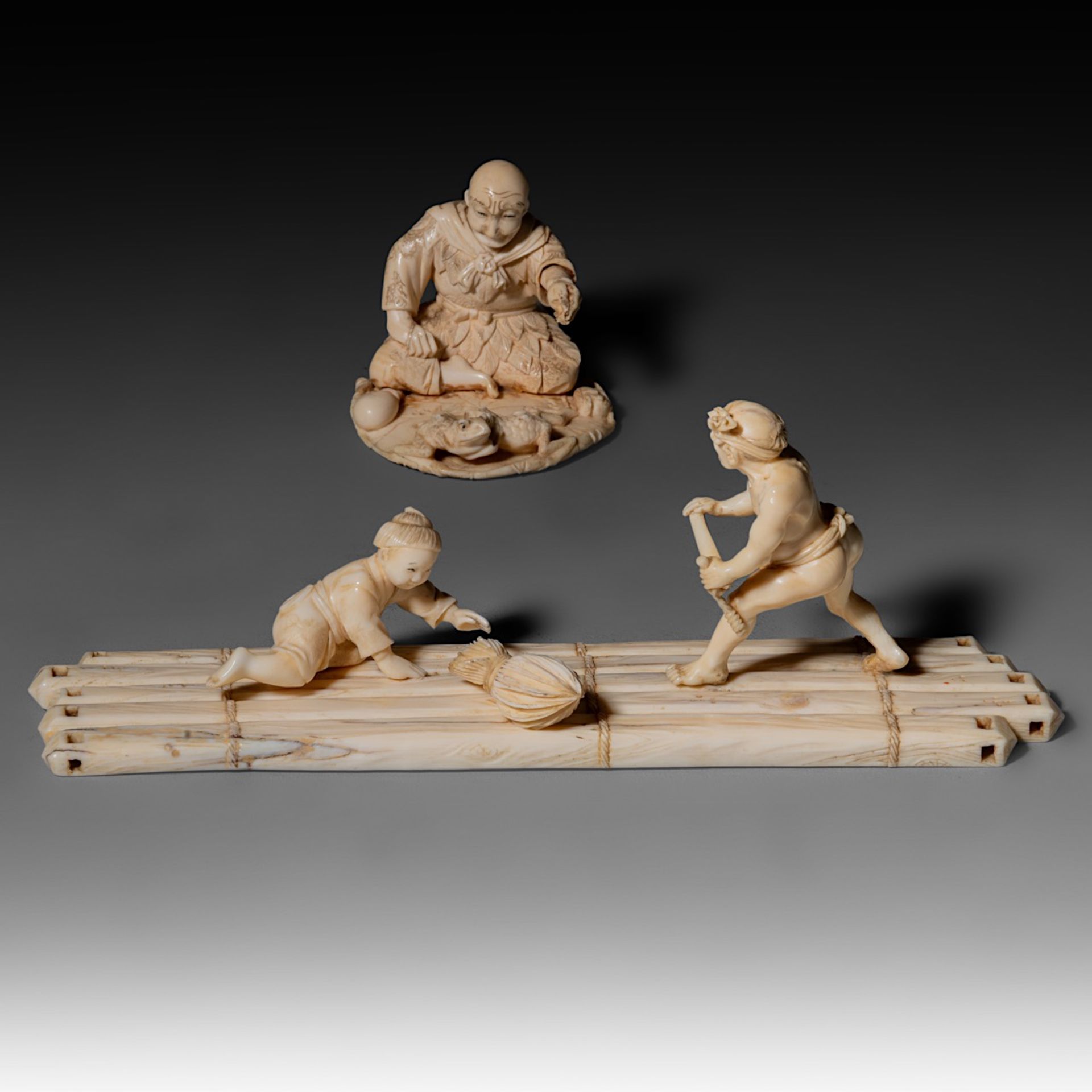 Two Japanese Meiji-period (1868-1912) ivory okimono; one depicts a man rowing a raft while a child s - Bild 2 aus 19