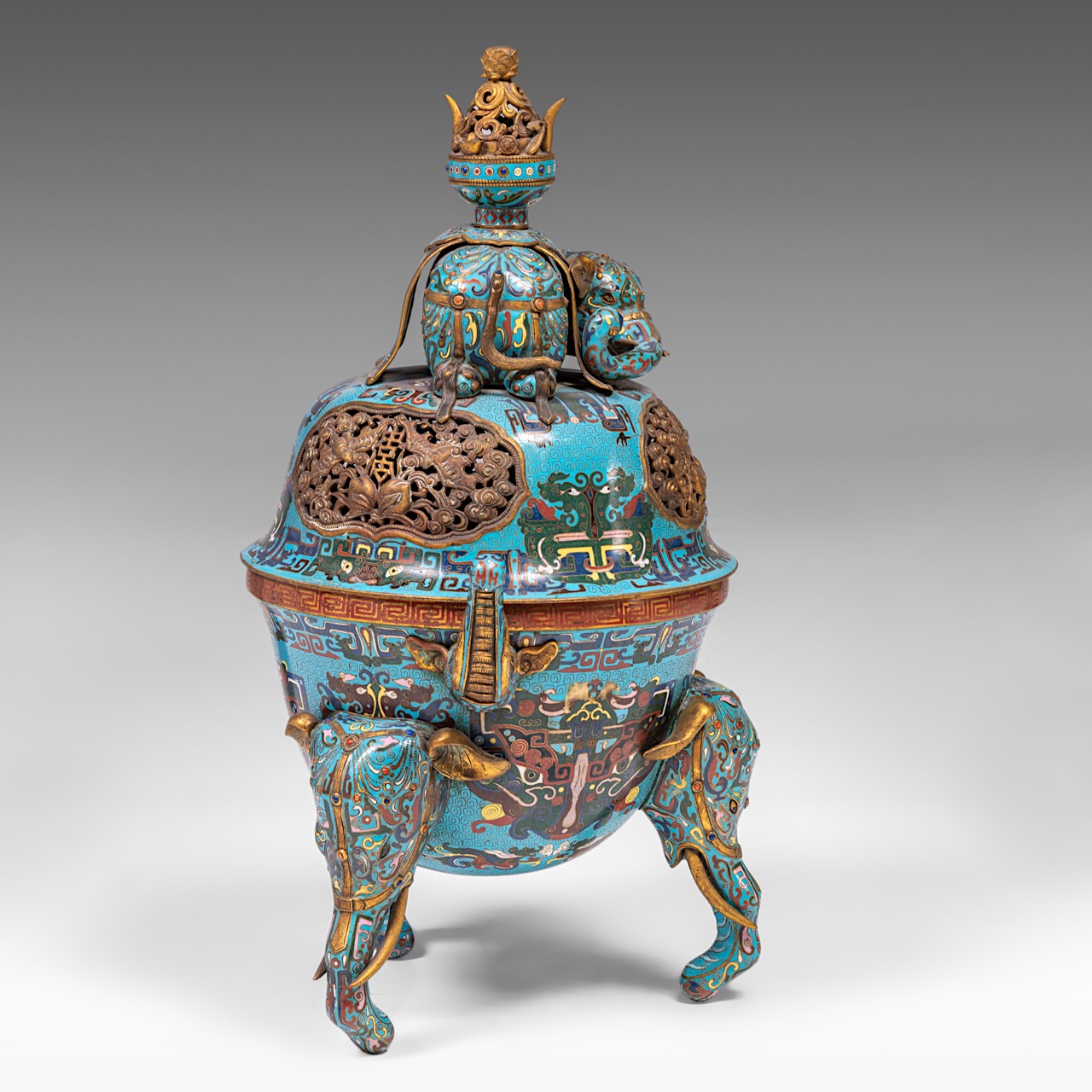 A Chinese five-piece semi-precious stone inlaid cloisonne garniture, late Qing/20thC, tallest H 58 - - Image 7 of 24