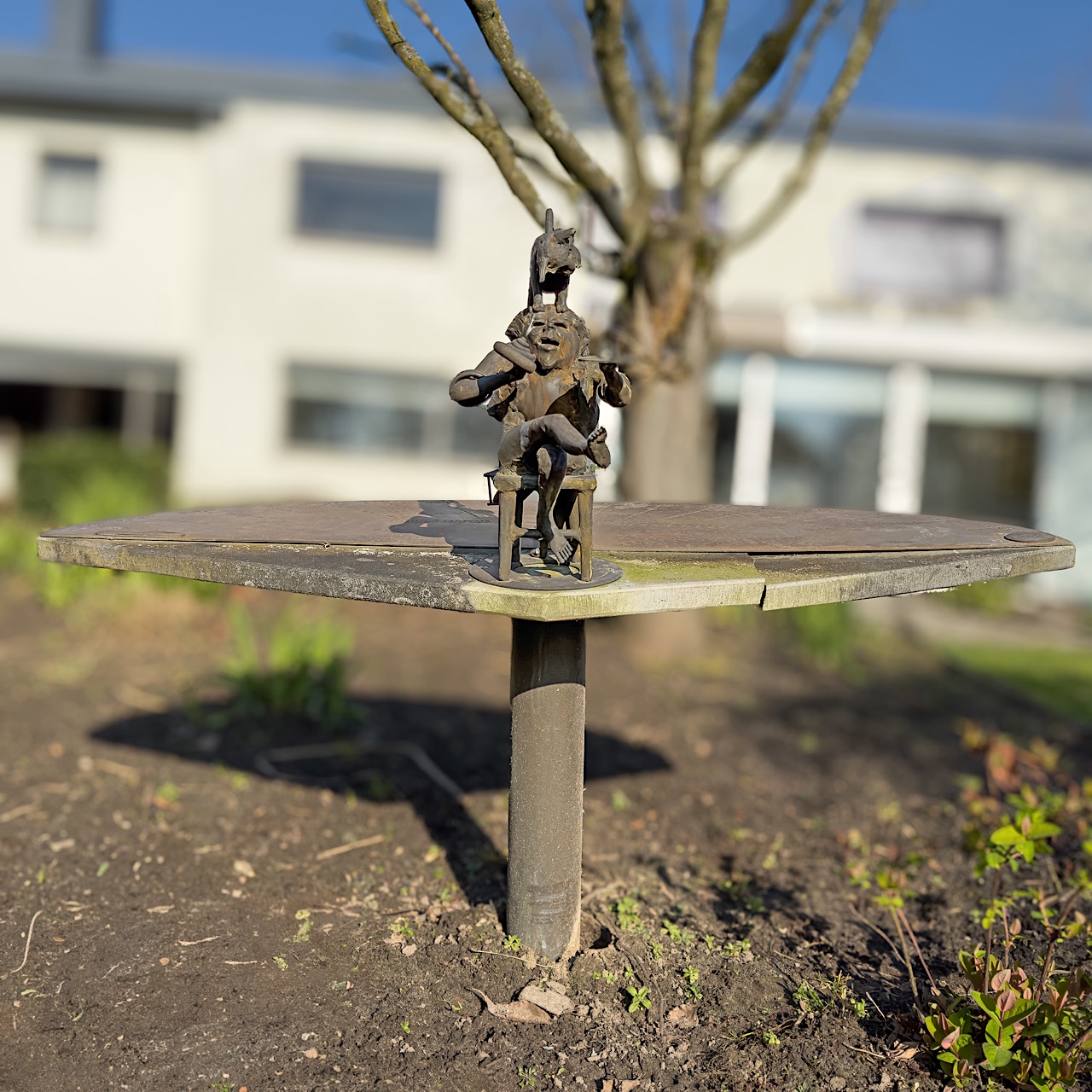 Jef Claerhout (1937-2022), 'Zonneschijn telt de tijd niet', 1995, patinated bronze garden sundial, H - Image 11 of 11