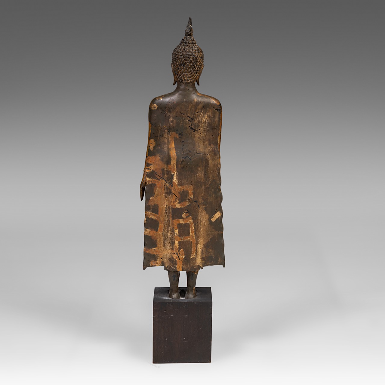 A Thai Rattanakosin style gilt bronze standing Buddha, 19thC/20thC, Total H 118 cm (incl. base) - Image 4 of 16
