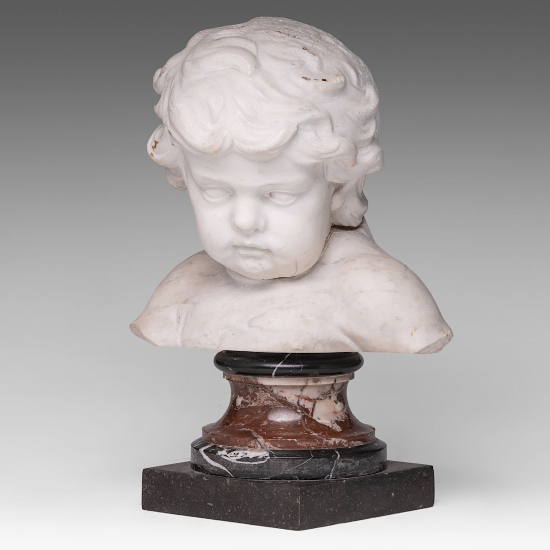 A Carrara marble bust of a young boy, H 35 cm - Bild 2 aus 7