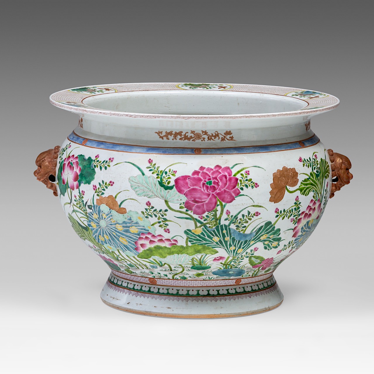 A French Samson famille rose 'Lotus Pond' fish bowl, paired with lion handles, 19thC, H 42,5 - dia 5 - Image 3 of 6