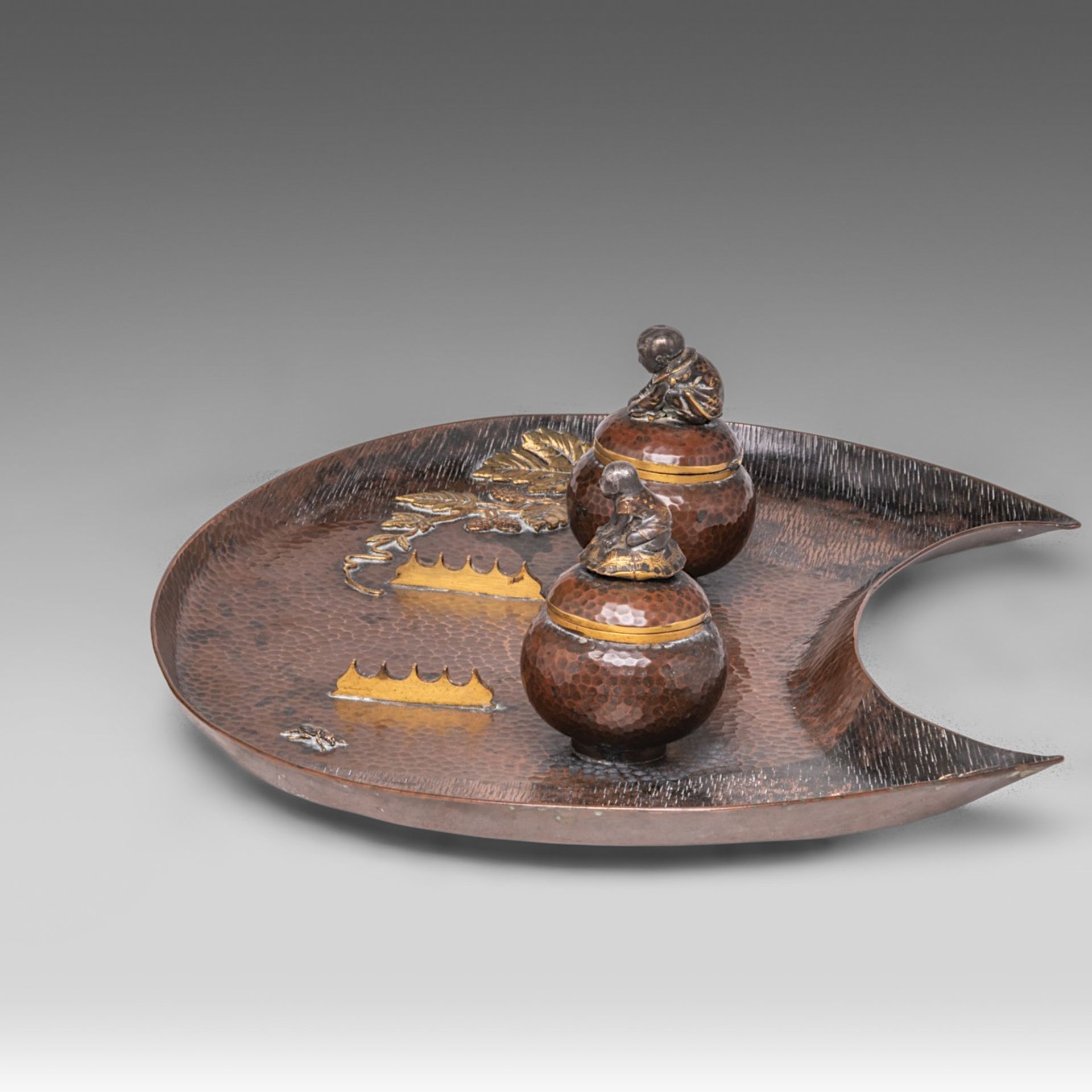 A Japanese writing set, with an inkwell, sand pot and penholder on a bronze crescent shaped-plate, M - Image 3 of 9