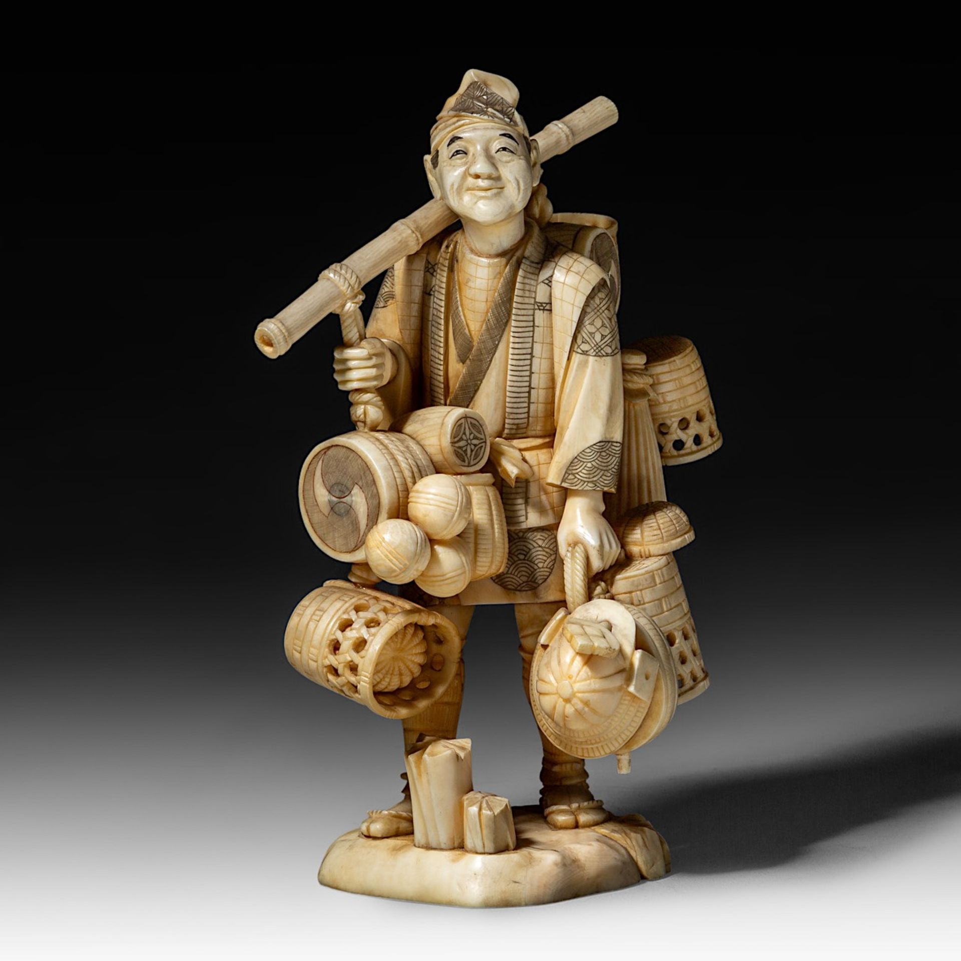 A fine Japanese hippo ivory okimono of a street seller, Meiji period (1868-1912), H 21 cm - 826g - Image 9 of 11