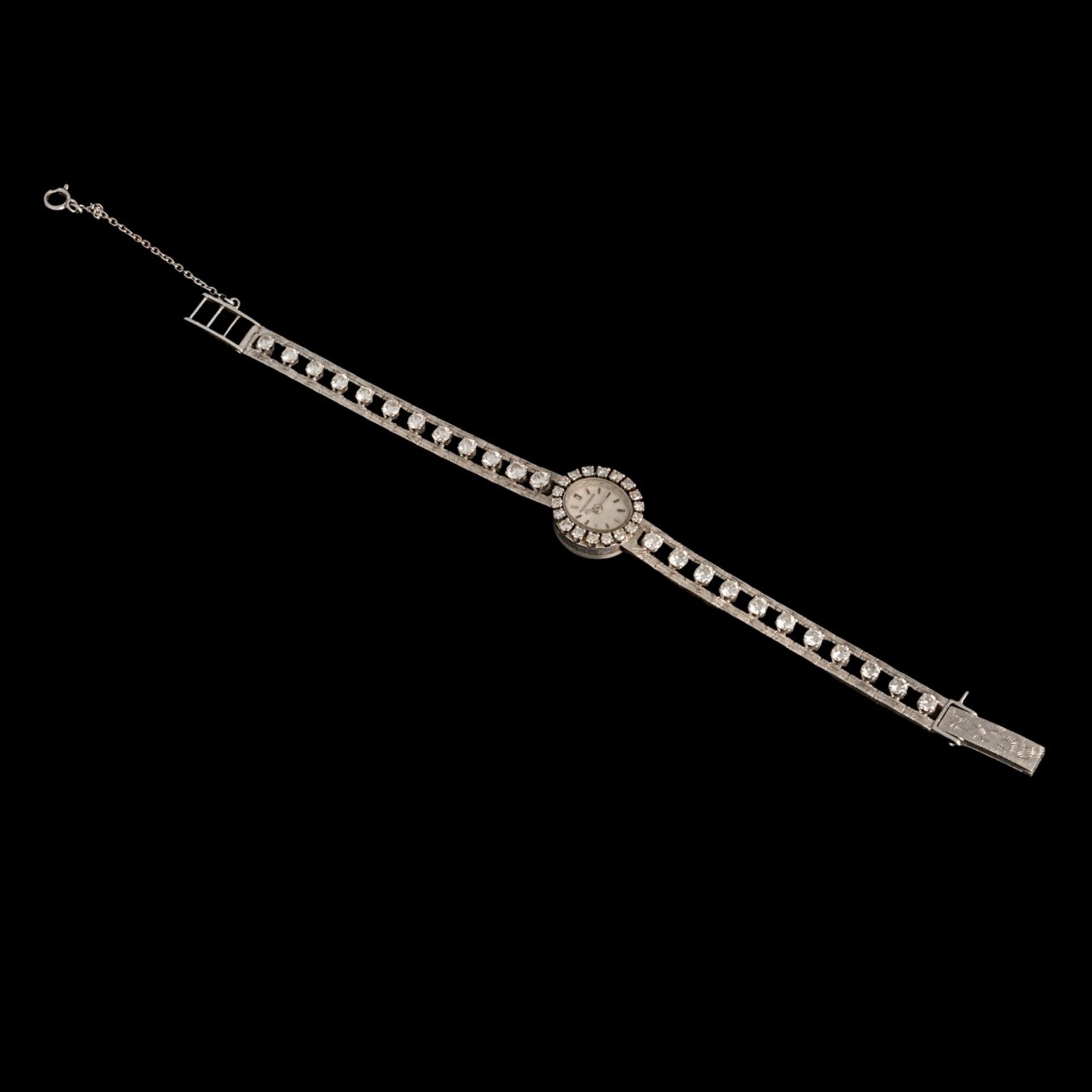 A Jaeger-Lecoultre ladies watch in 18ct white gold and set with diamonds, total weight: 21,3 g - Image 4 of 7