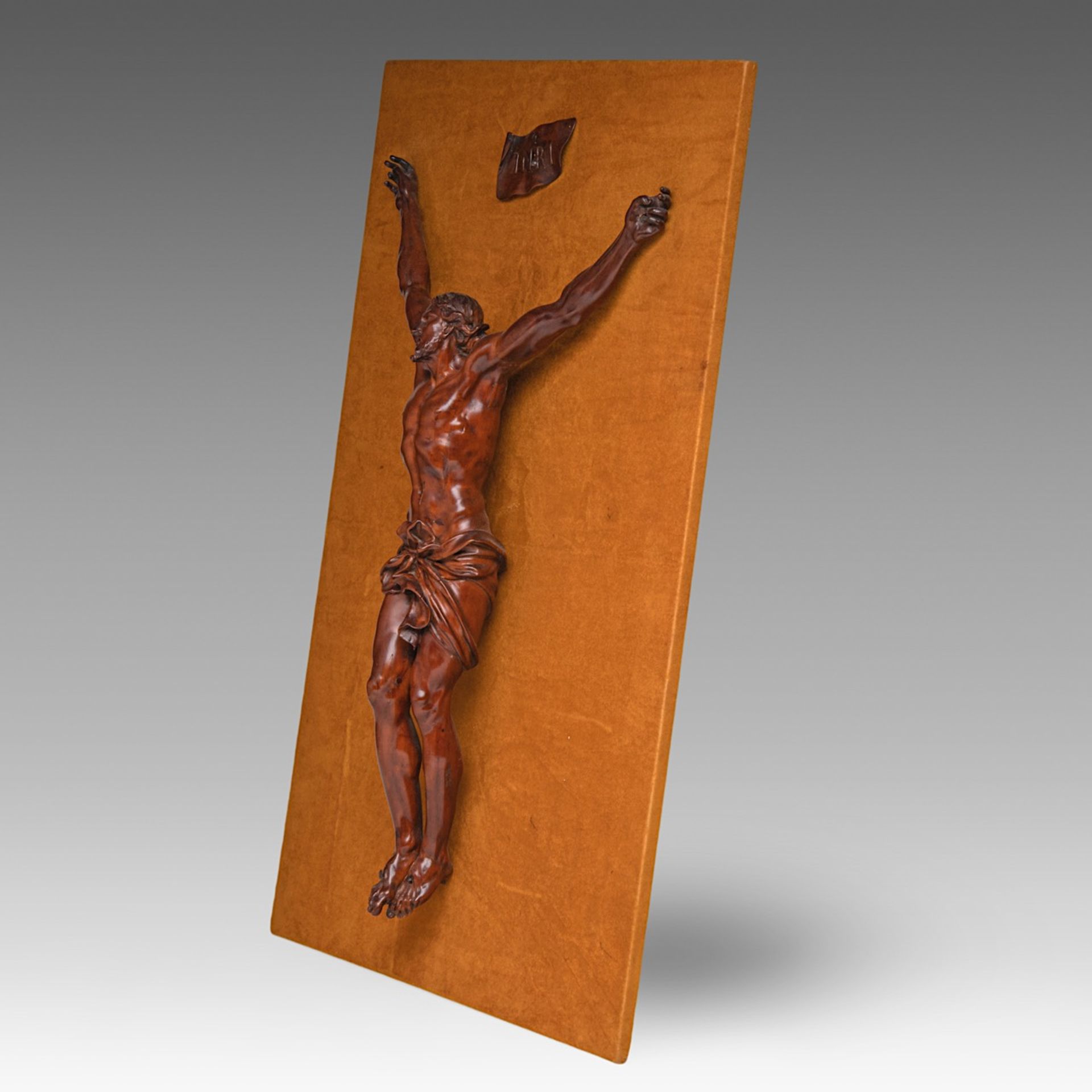 A finely carved Baroque boxwood Copus Christi, 19thC, H 45 cm - Bild 2 aus 5