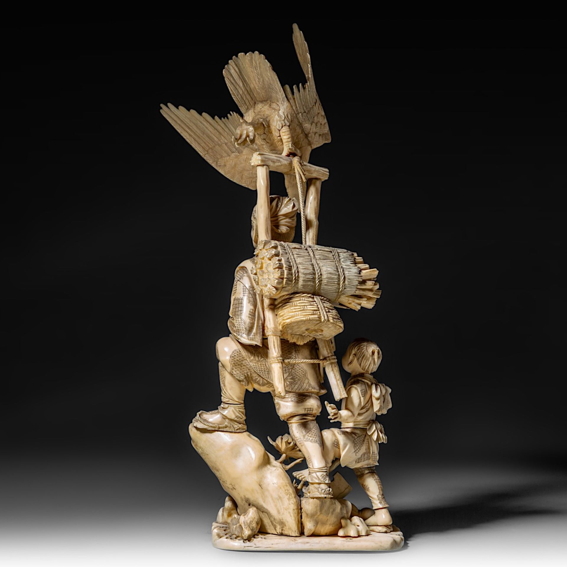 A large and fine Japanese walrus ivory okimono of a falconer and his son watching an eagle, Meiji pe - Bild 5 aus 13