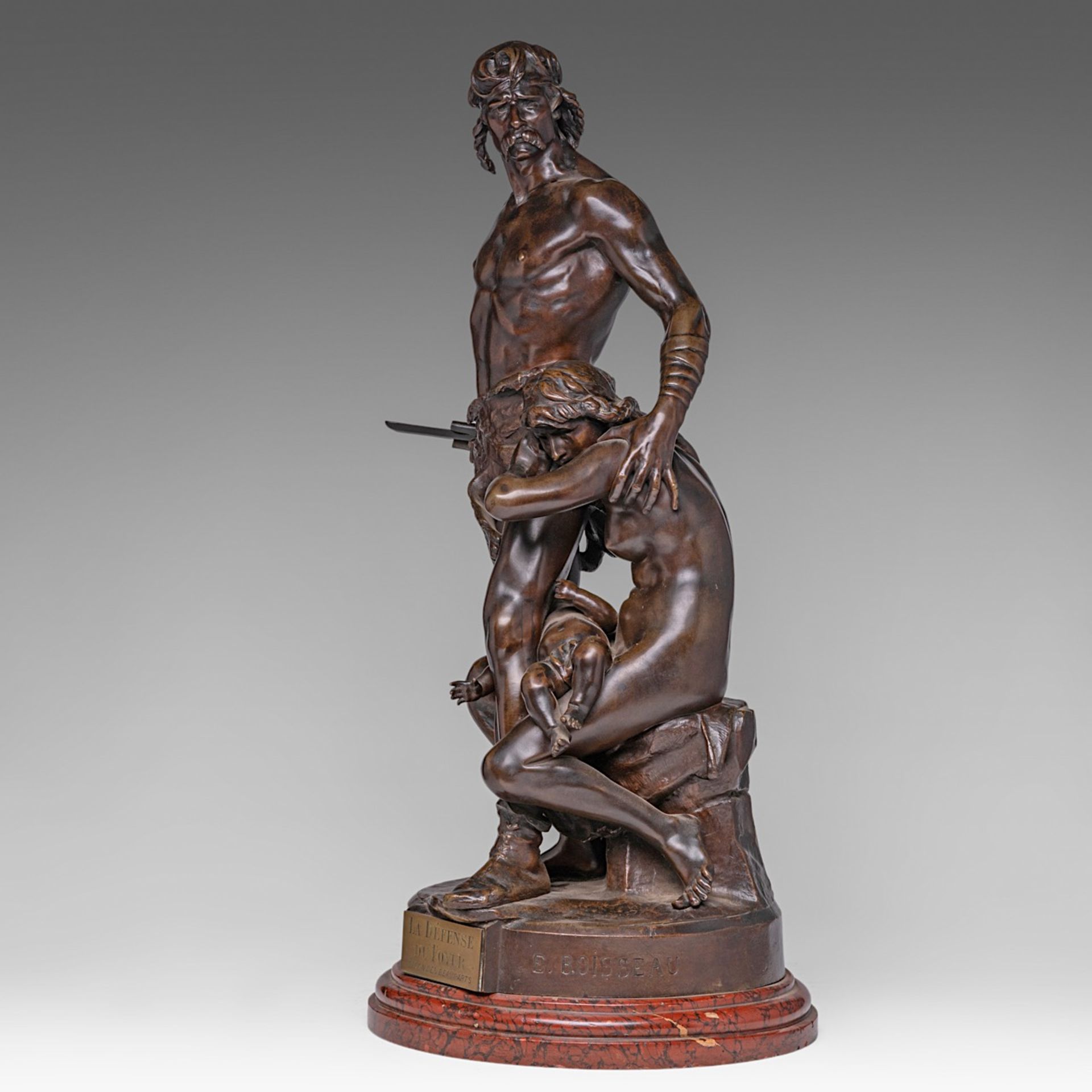 Emile Andre Boisseau (1842-1923), 'La Defense du Foyer', patinated bronze on marble base, H 65 cm (t - Bild 2 aus 8