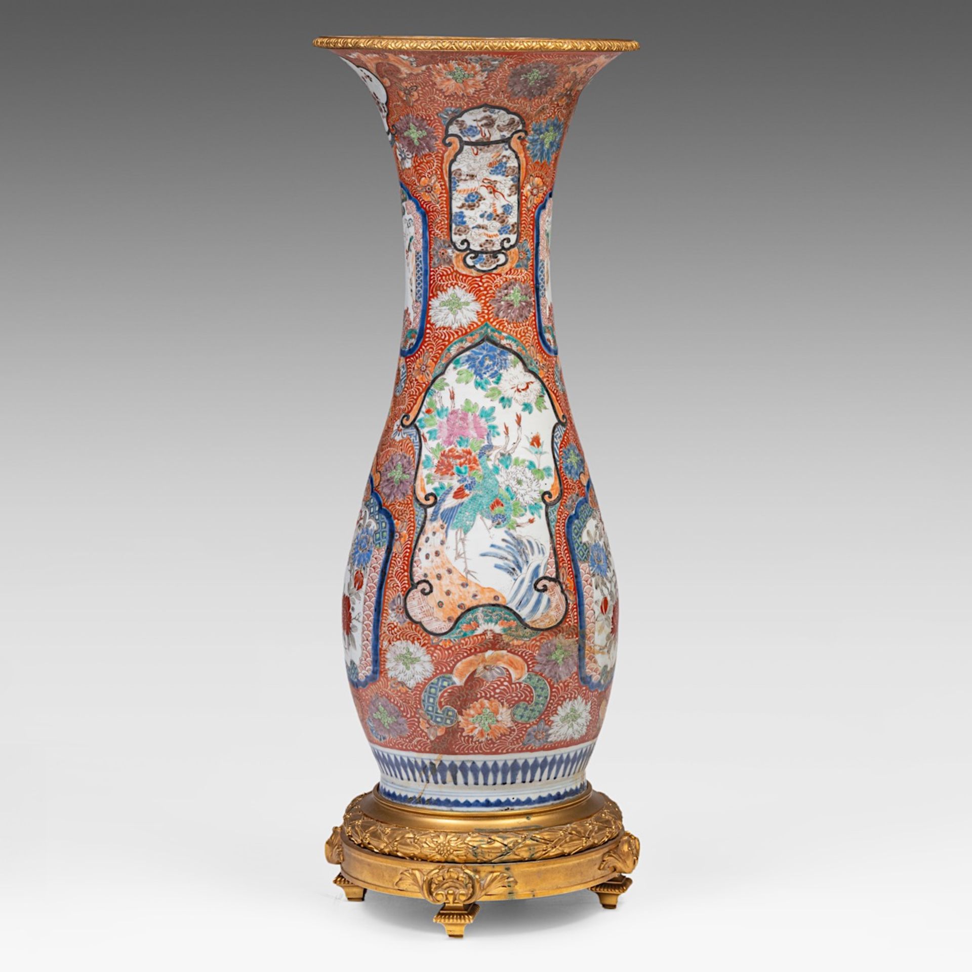 A large Japanese Imari vase, fixed on a gilt bronze foot and with a ditto rim, late Meiji (1868-1912 - Image 4 of 6