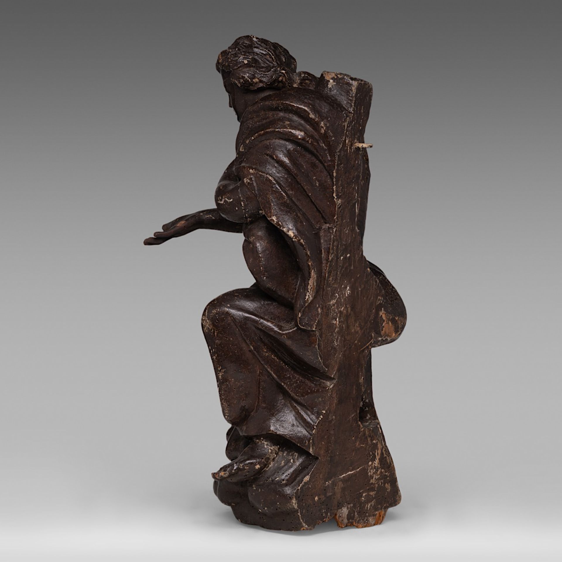 A patinated limewood sculpture of Saint John the Evangelist, 17thC, H 50 cm - Image 3 of 7