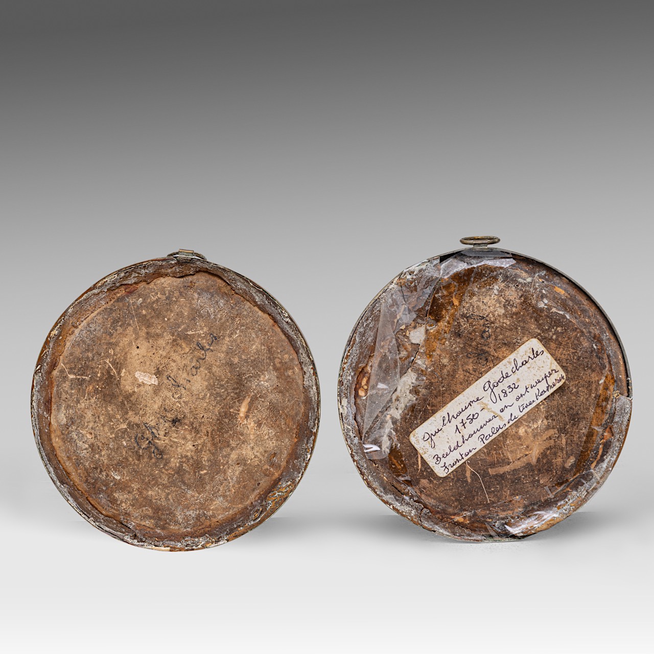 Attrib. to Gilles Lambert Godecharle (1750-1835), a pair of terracotta tondos, dia 13 cm - Image 2 of 4