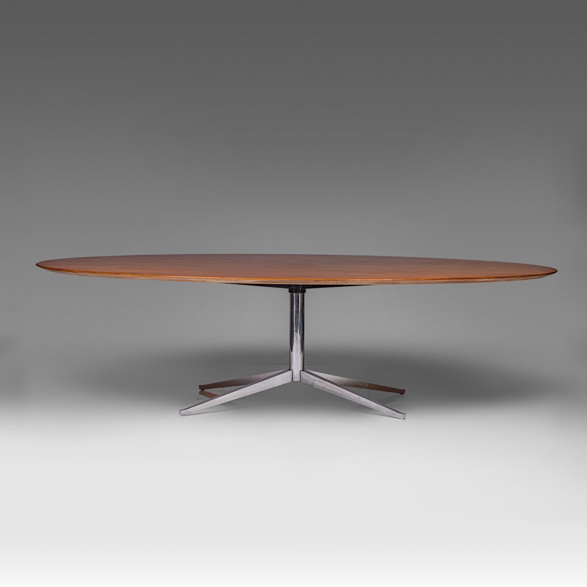 A design dining table by Florence Knoll, walnut table top on a chromed metal frame, H 72 - W 200 - D - Bild 3 aus 6