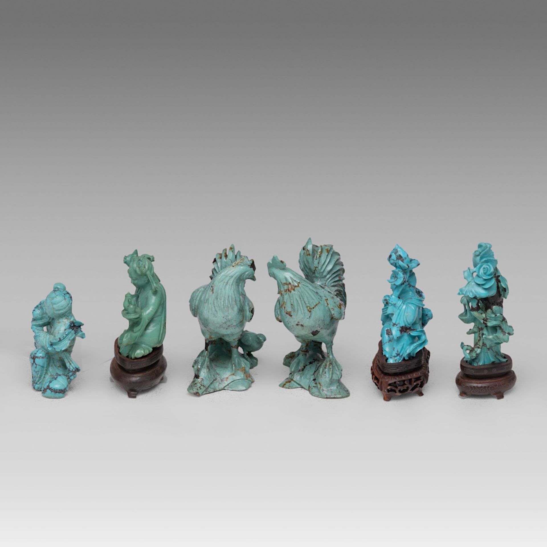 A small collection of Chinese turquoise, lapis lazuli, and red coral carvings, late Qing (late 19thC - Bild 3 aus 6