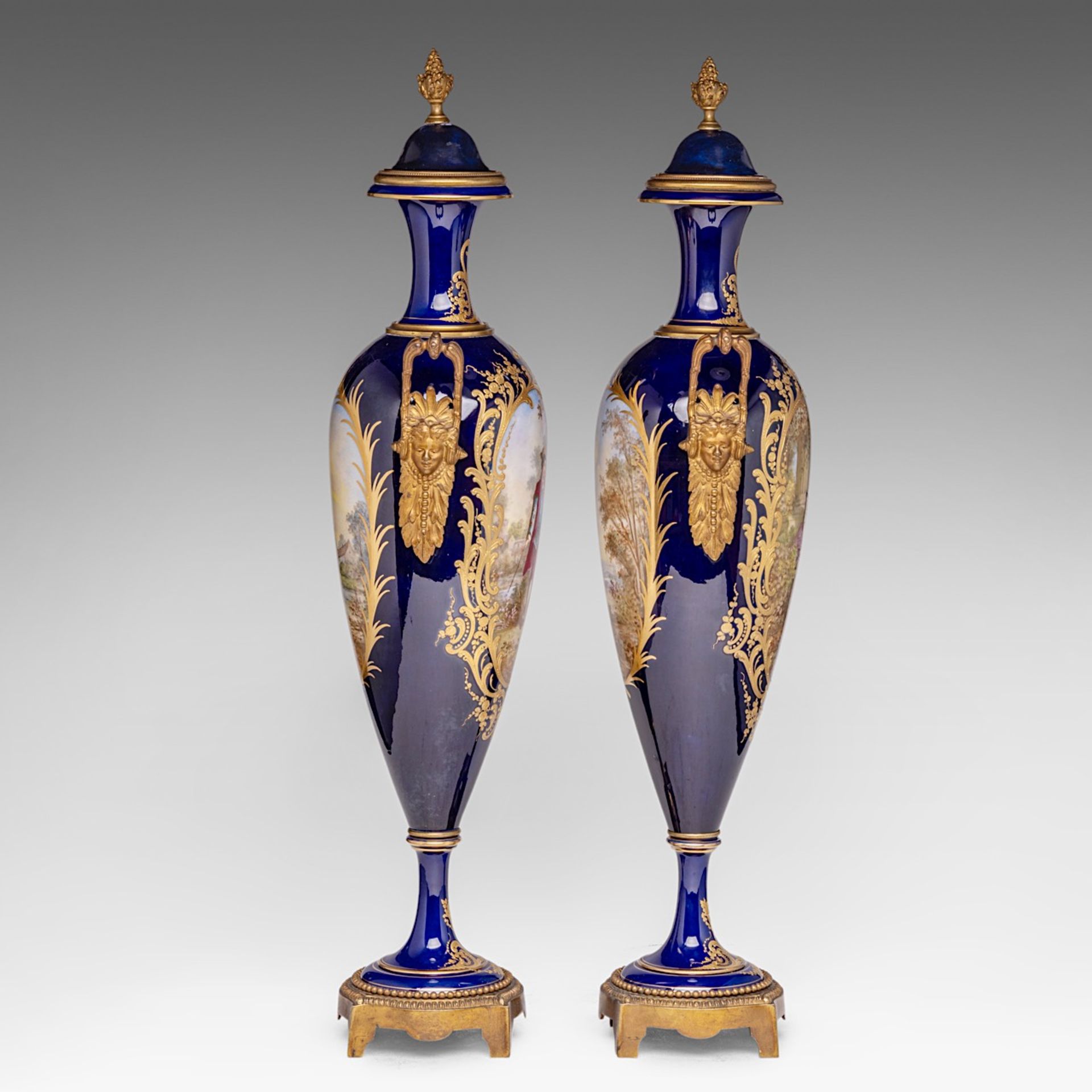 An pair of Sevres vases, with gallant scenes and gilt brass mounts, H 65 cm - Bild 4 aus 10