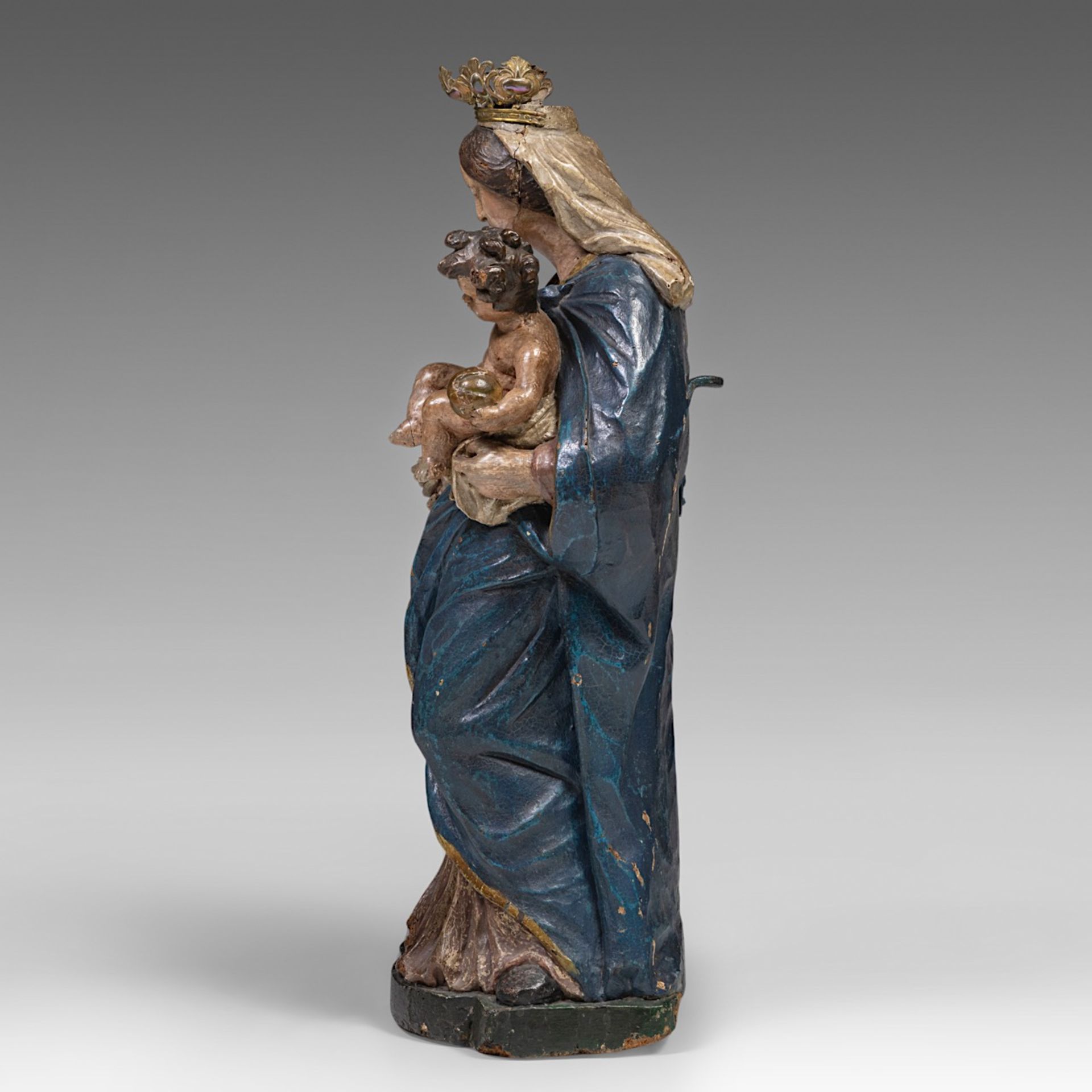A polychrome wooden sculpture of the Madonna and Child, 18thC, H 92 cm - Bild 2 aus 7