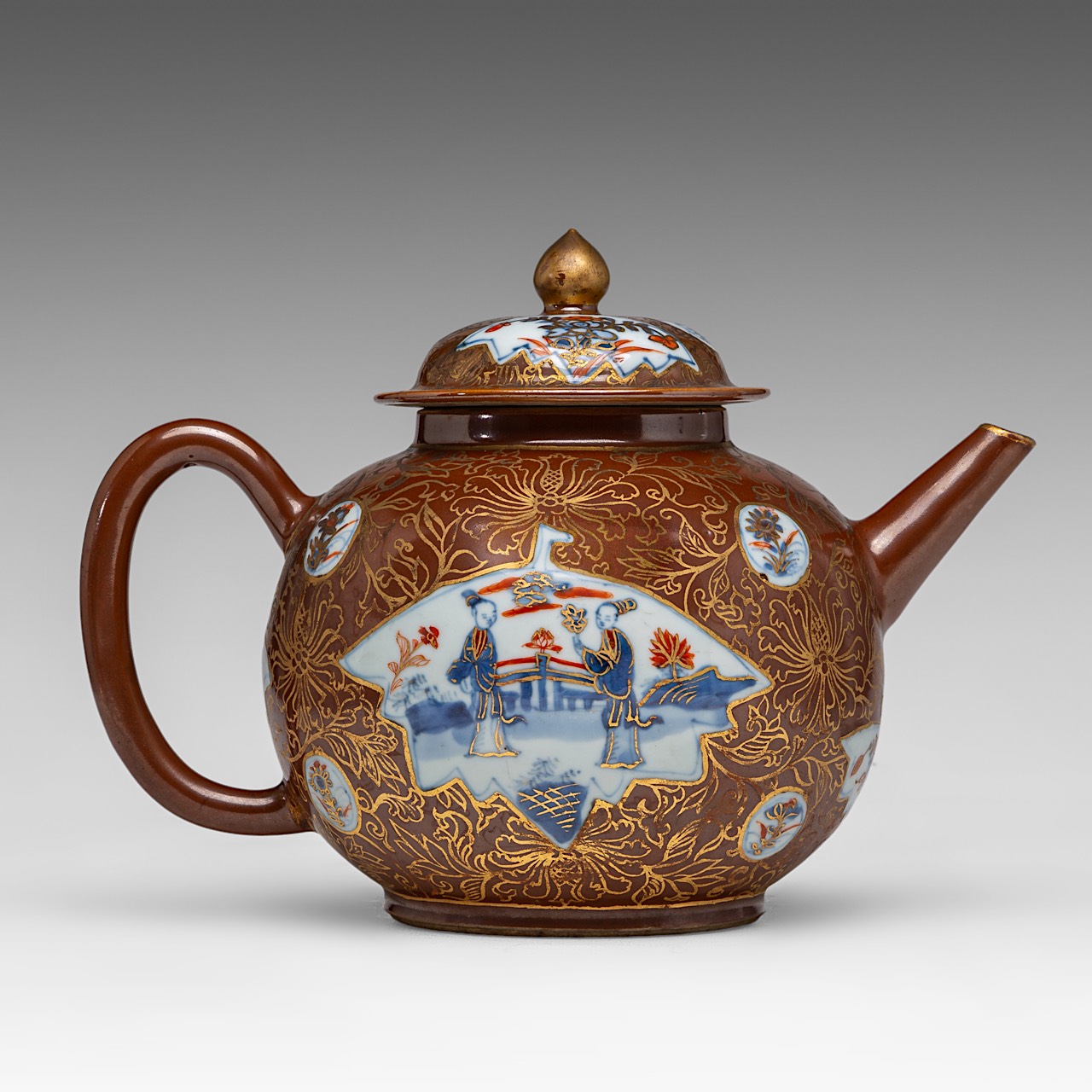 An unusual imposing Chinese cafe-au-lait and Imari teapot, Kangxi period, H 19,5 - L 27,5 cm - added - Image 5 of 17