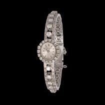 A Jaeger-Lecoultre ladies watch in 18ct white gold and set with diamonds, total weight: 21,3 g