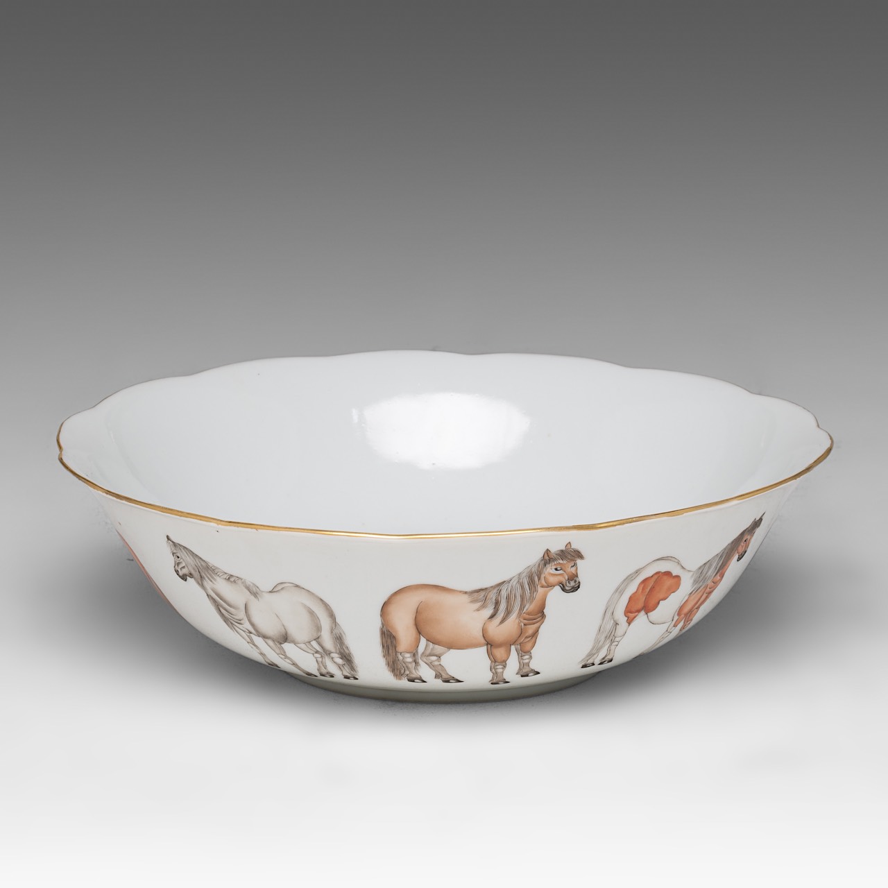 A Chinese polychrome 'Eight Horses' deep plate, Tongzhi mark and of the period, dia 25,5 cm - Image 2 of 7