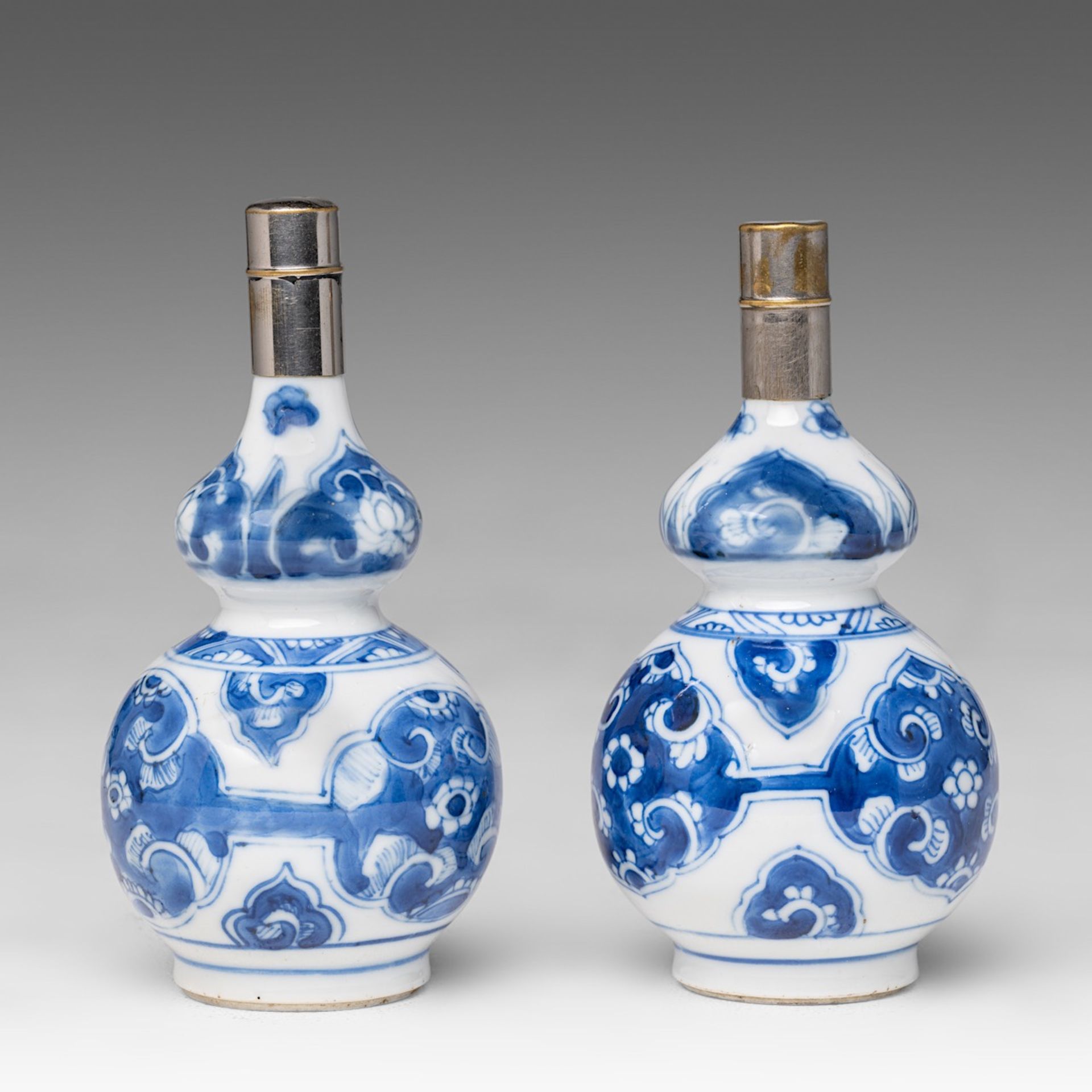 Two Chinese blue and white floral decorated double gourd vases, Kangxi period, H 13 cm - Image 2 of 6
