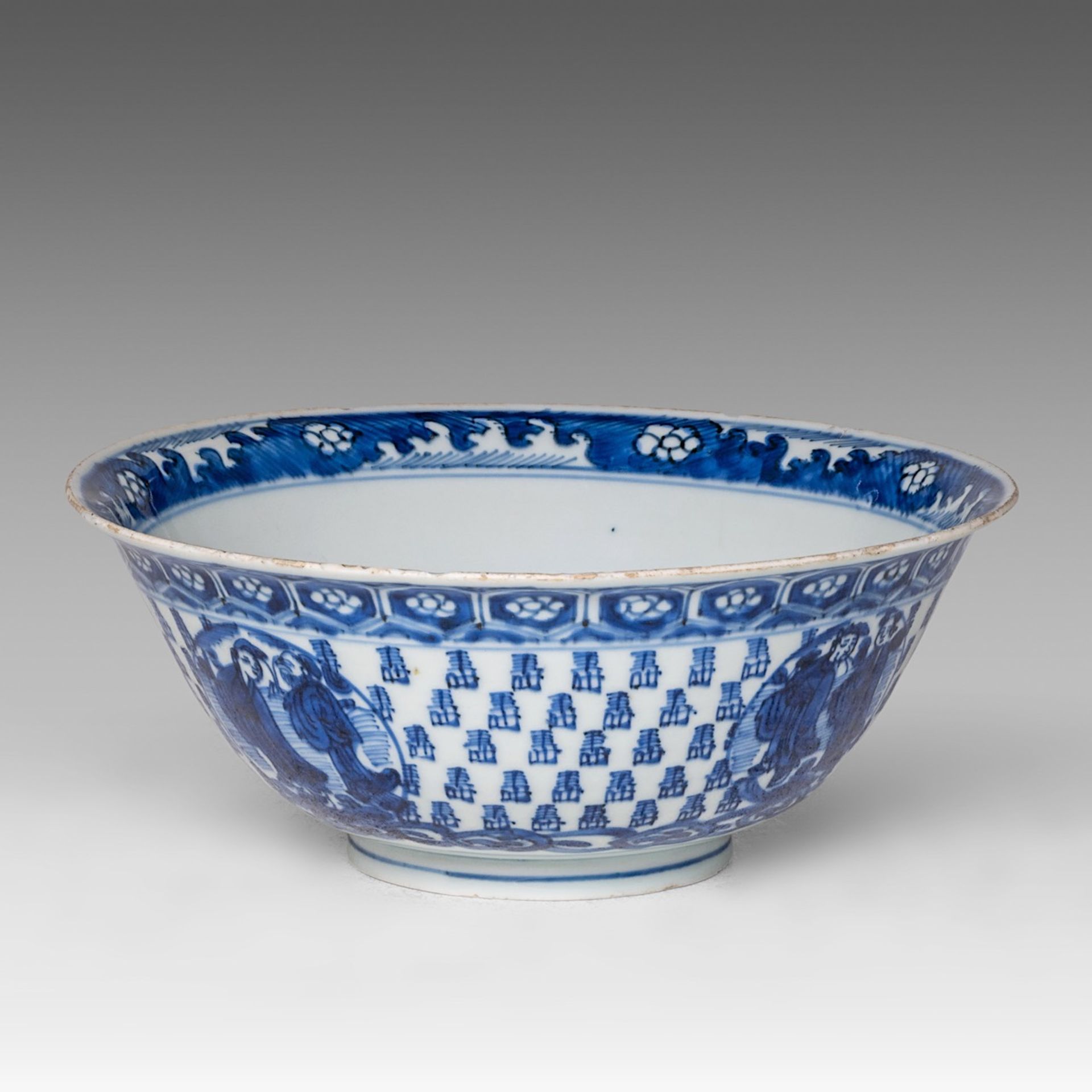 A Chinese blue and white 'Luohan' bowl, Wanli period, Ming dynasty, H 9 - dia 22,5 cm - Image 4 of 8