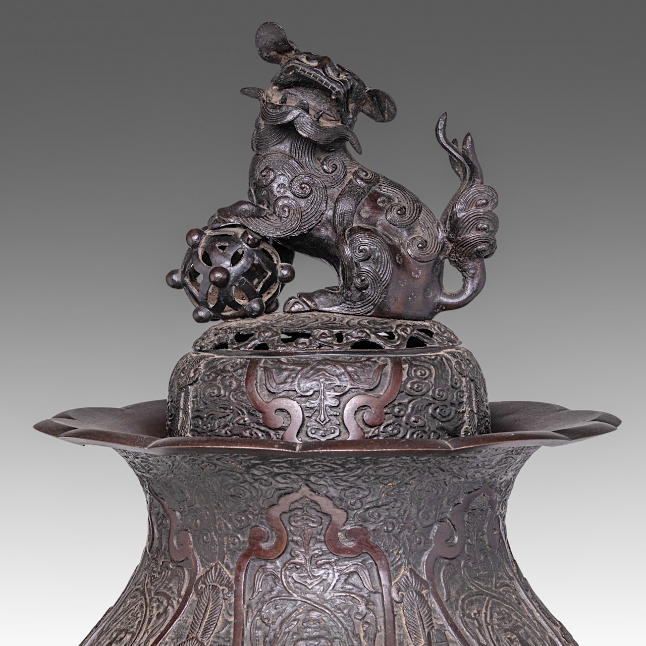 A large Japanese bronze censer with a shishi on top, Meiji period (1868-1912), H 60 cm - Image 5 of 9