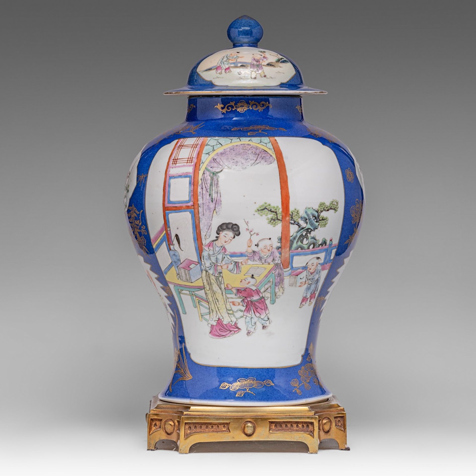 A fine Chinese famille rose and blue ground 'Beauties in a Chamber' vase and cover, Republic period, - Bild 3 aus 9