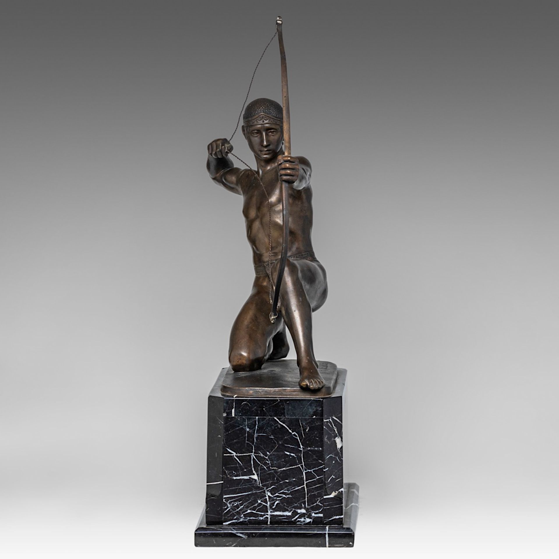 Rudolf Kaesbach (1873-1955), Spartan archer, patinated bronze Art Deco sculpture on a marble base, H - Bild 3 aus 9