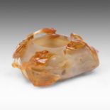 A Chinese carnelian 'Peach' brush washer, late Qing/ 20thC, 11,5 x 11,5 cm - H 5 cm