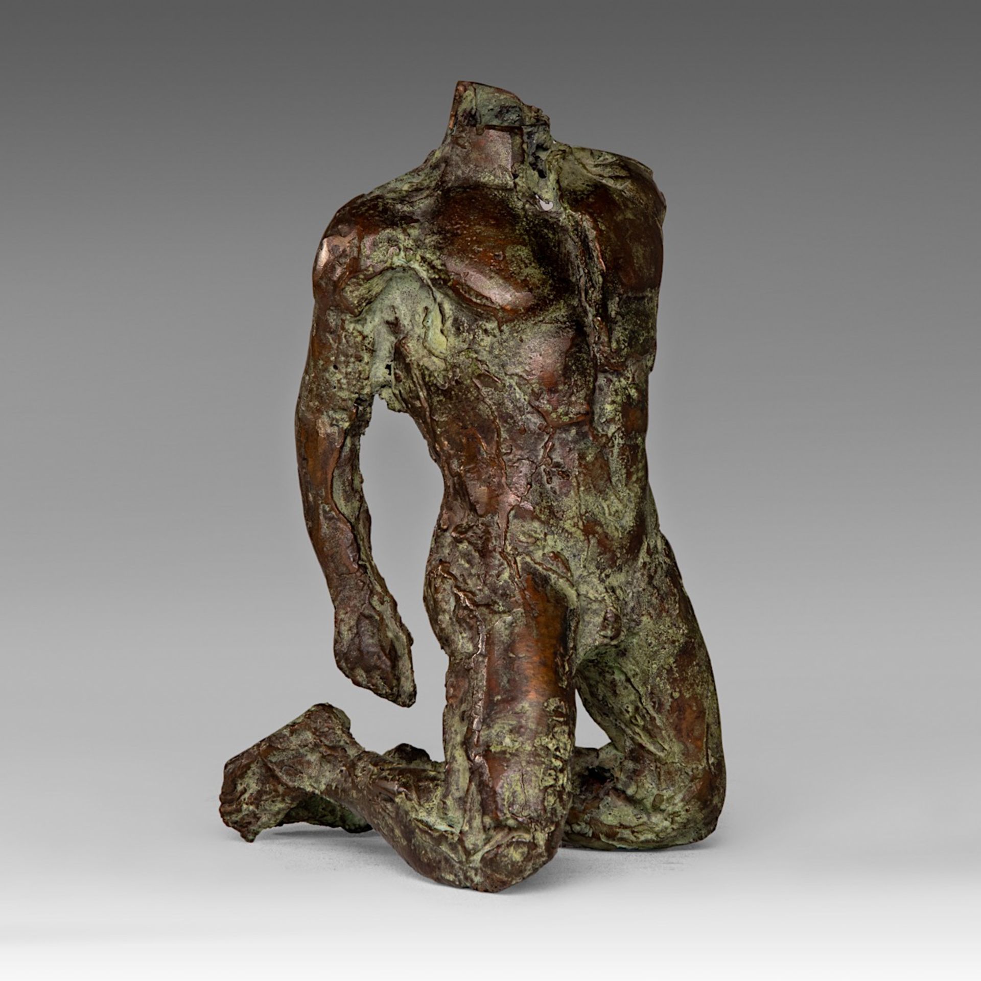Jan Desmarets (1961), kneeling man, patinated bronze, 5/8 26.5 cm. (10.4 in.) - Image 6 of 7
