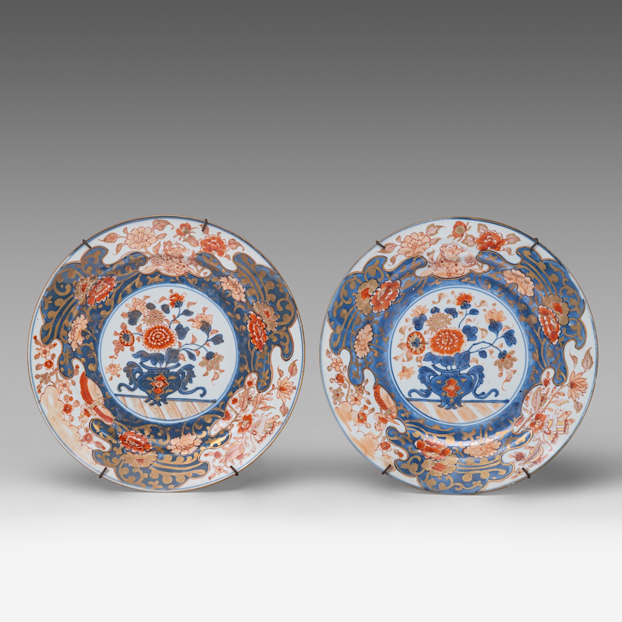 A series of six Chinese Imari 'Flower Basket' dishes, 18thC, dia 23 cm - Image 4 of 7