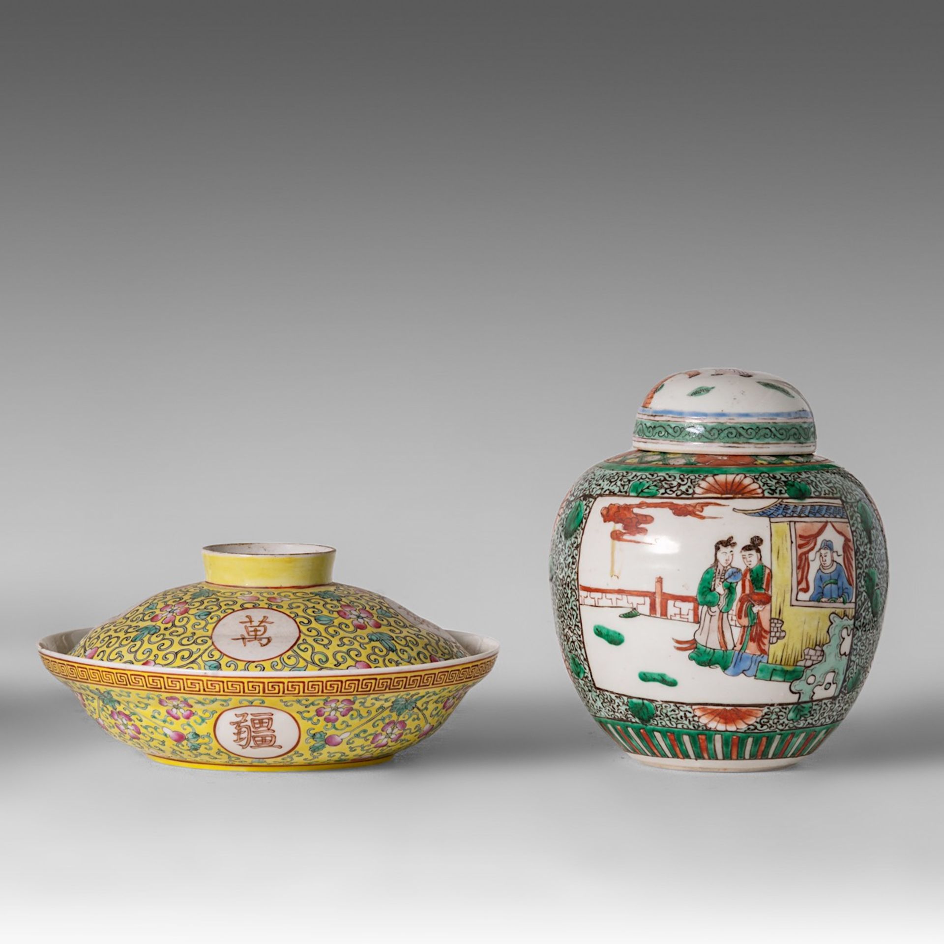 A small collection of four Chinese famille rose ware, including one famille jaune 'Wan Shou Fu Jiang - Image 3 of 10