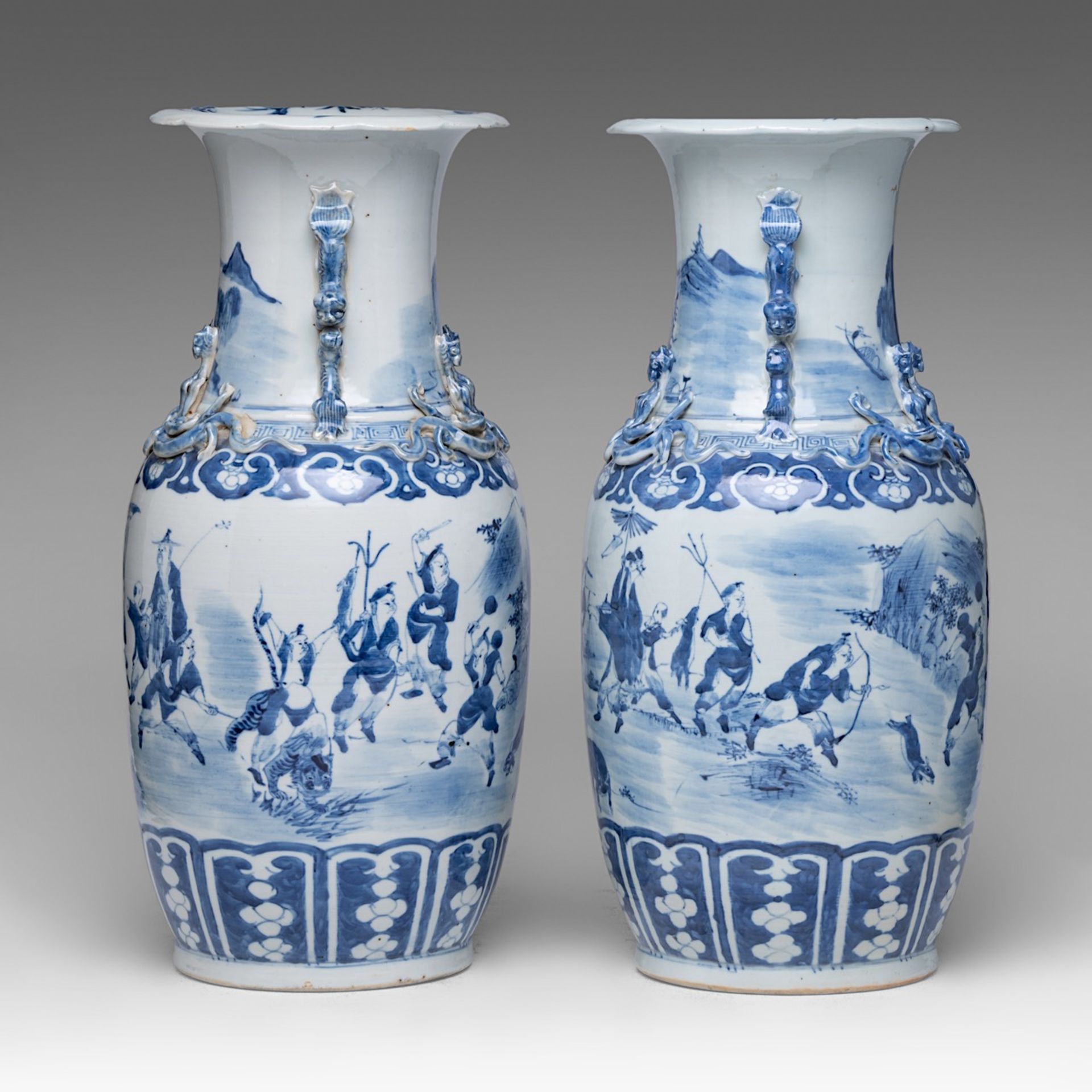 A pair of Chinese blue and white 'Figures in a Daily Life Scene' vases, 19thC, H 45 cm - Bild 2 aus 6